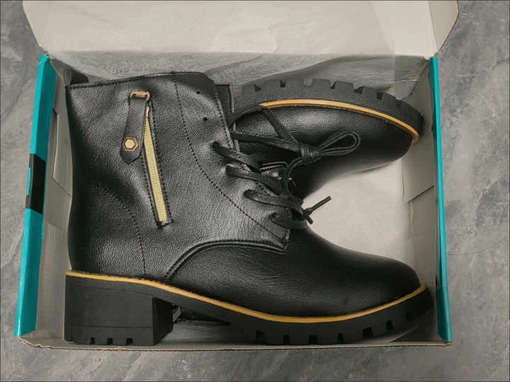     Round toe martin boots Boots W The Fur