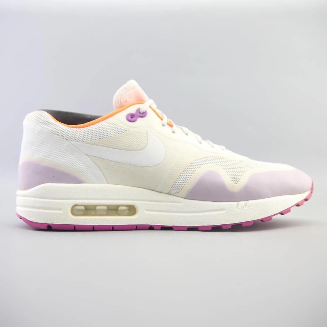 Best Shoe For Casual Runner NIKE  AIR MAX 1 NS