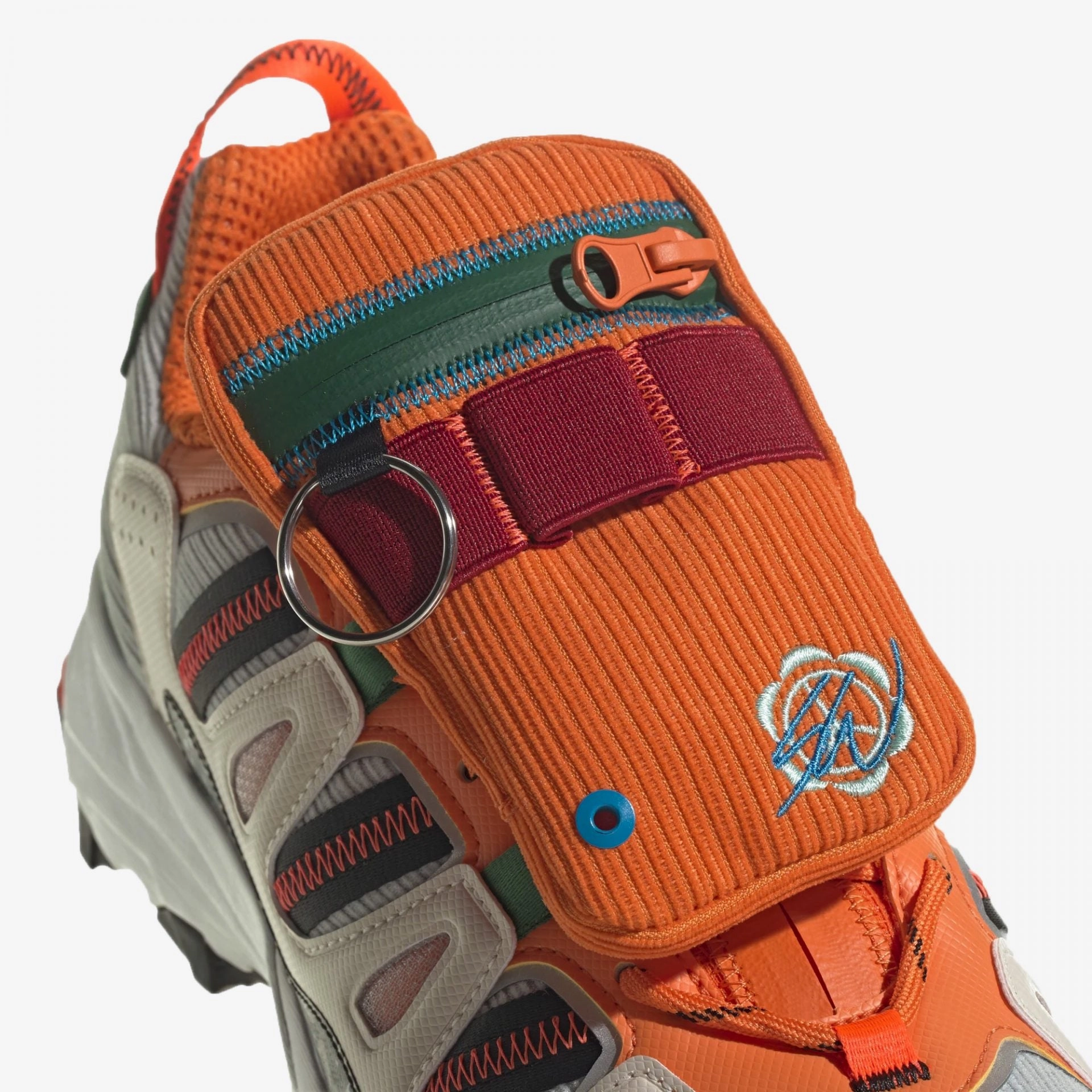 Adidas Originals | SUPERTURF ADVENTURE SEAN WOTHERSPOON  { STONE / POWER RED Adidas Unisex Alphaboost V2 Shoes