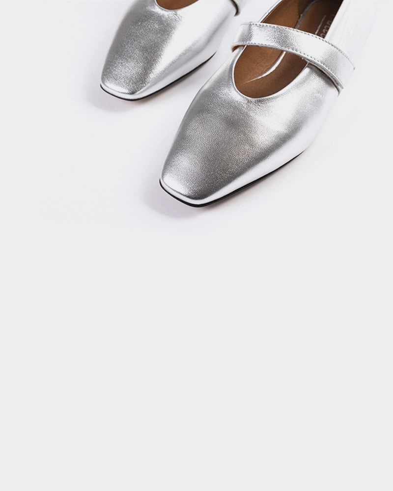 Flordeliz Silver Metal Flat-soled Shoes