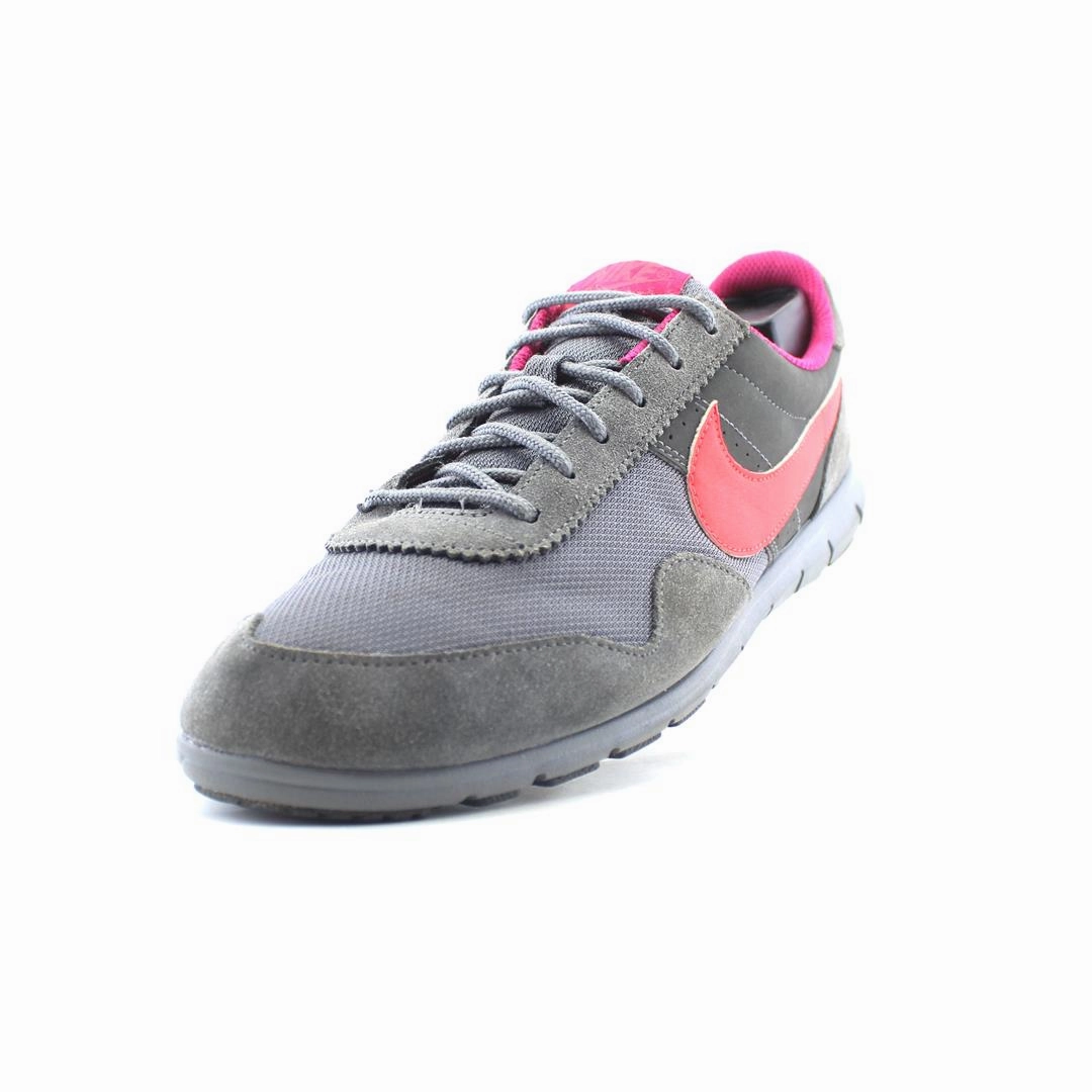 Comfy Casual Tennis Shoes NIKE VICTORIA NM