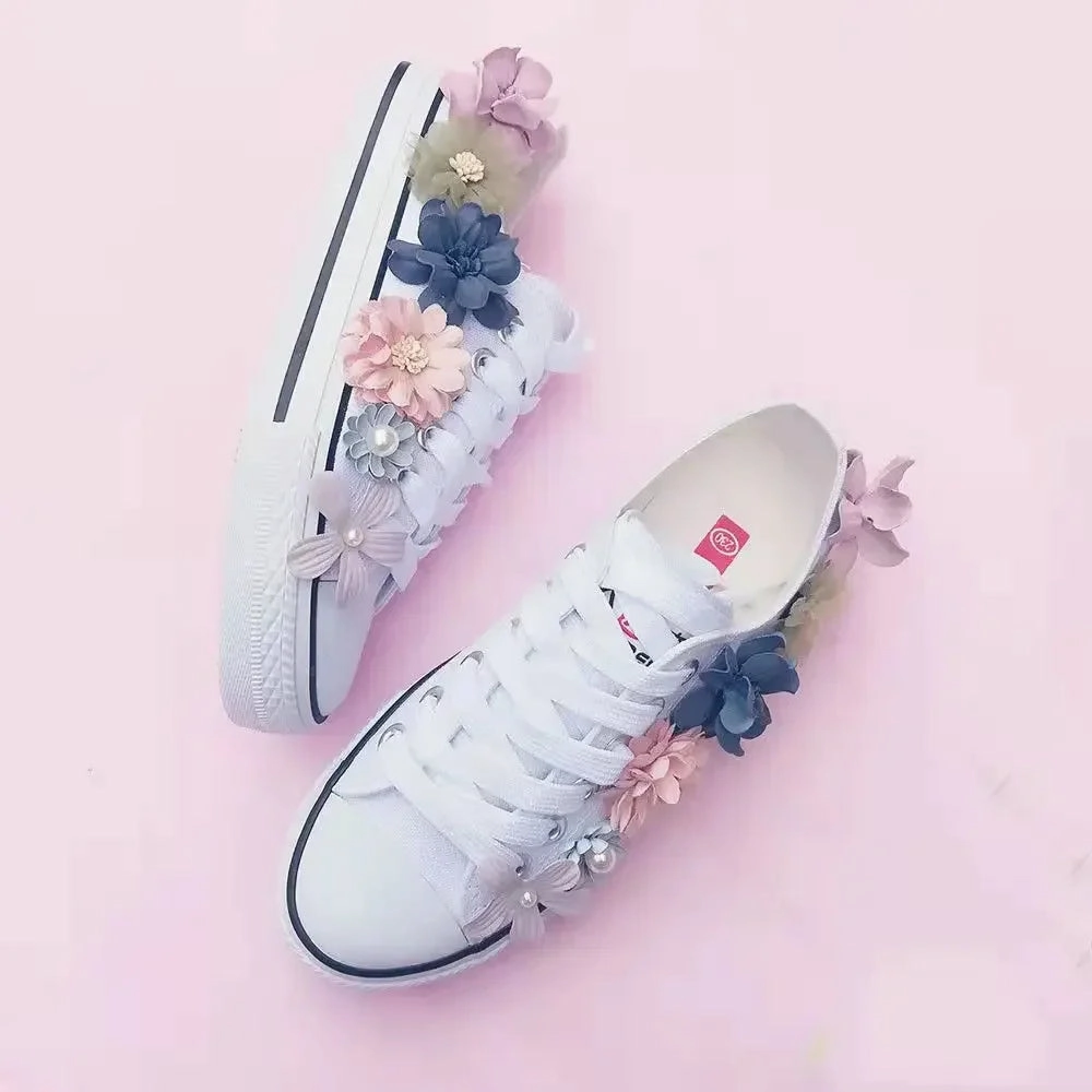 Sneakers Flower Mountain binfenxie  -  Women's Sports Shoes High-top Canvas Shoes Sweet Lace-up Shoes for Women White / Black Flowers Student Pretty Fairy Sneakers
