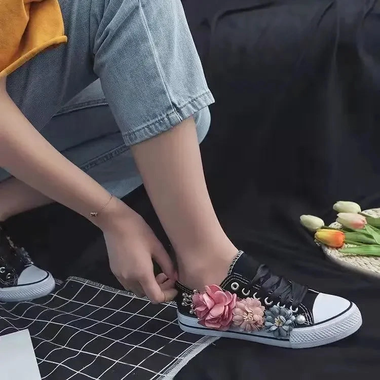 binfenxie  -  Women's Sports Shoes High-top Canvas Shoes Sweet Lace-up Shoes for Women White / Black Flowers Student Pretty Fairy Sneakers