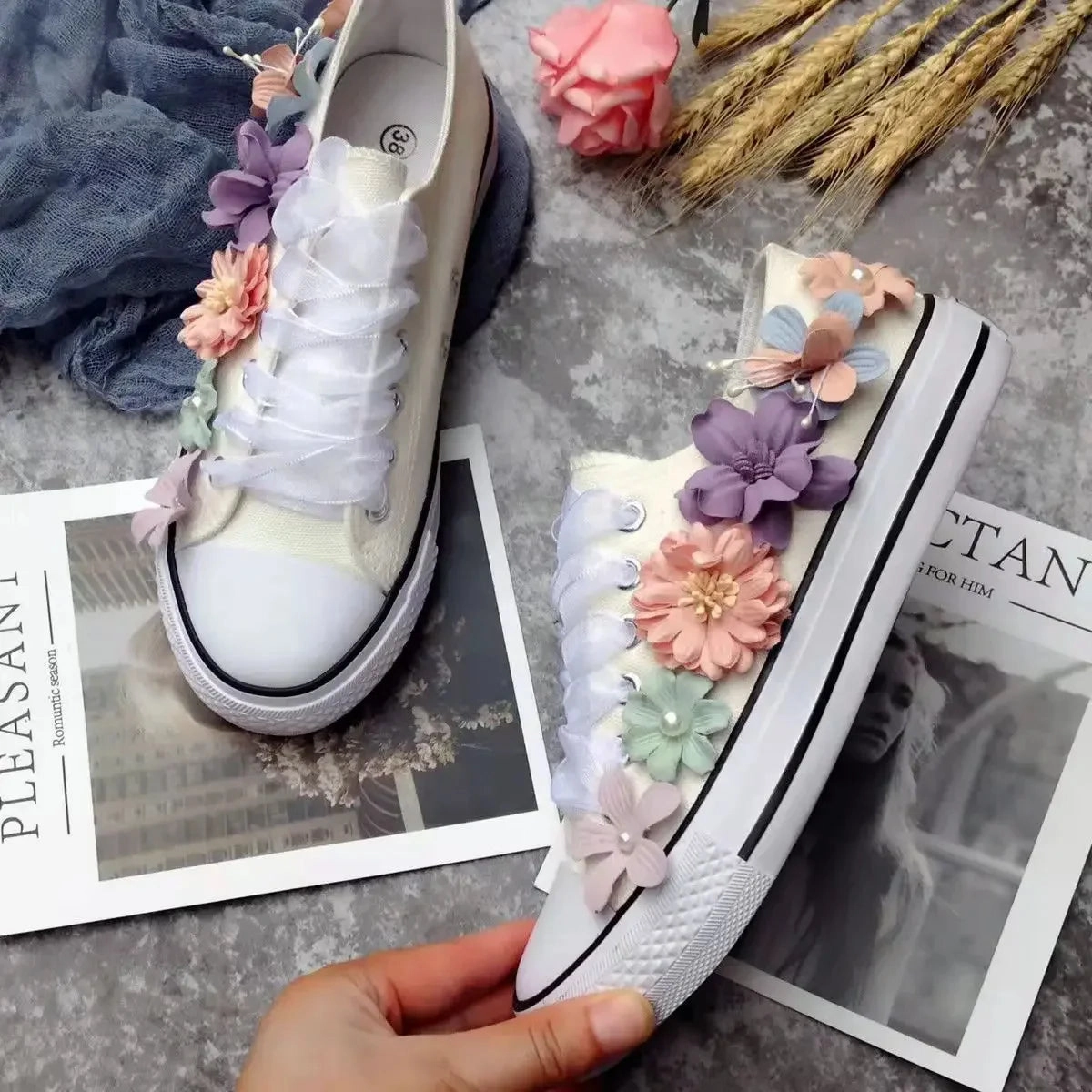 binfenxie  -  Women's Sports Shoes High-top Canvas Shoes Sweet Lace-up Shoes for Women White / Black Flowers Student Pretty Fairy Sneakers