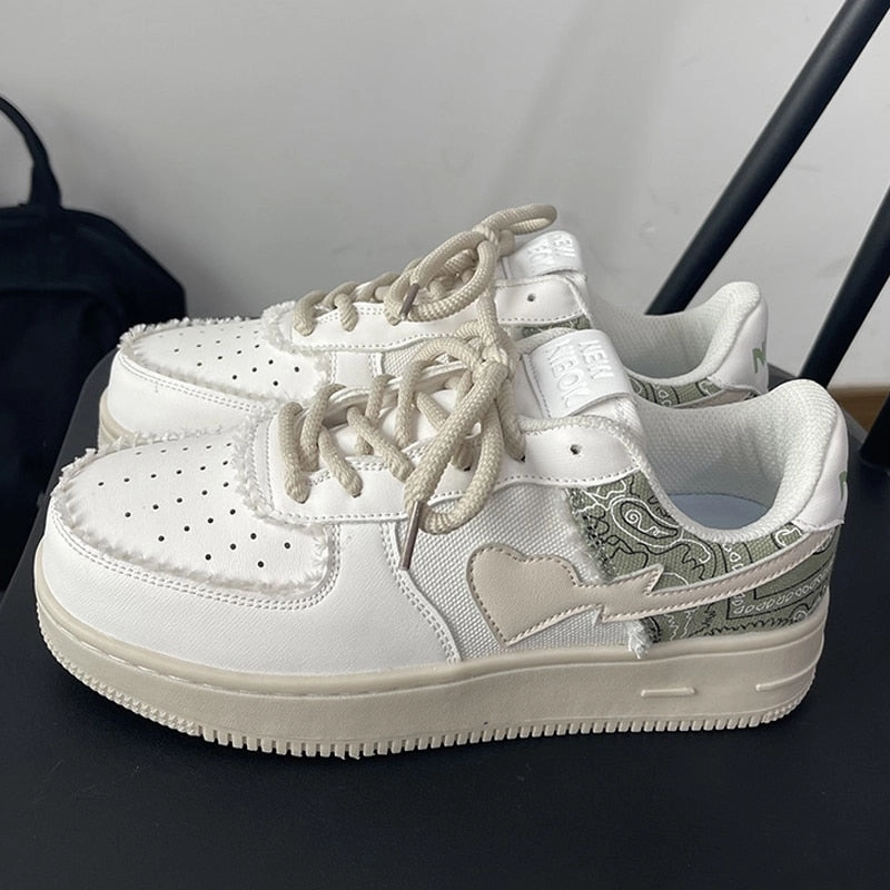 Flat Shoes Trampling Brand Lace Up Fashion Sneakers Women Zapatillas Mujer Light Flat Shoes Couple Outdoor Running Shoes For Women Vulcanized Shoes