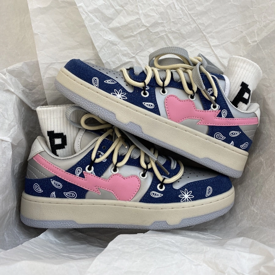 Good Flat Shoes Brand Lace Up Fashion Sneakers Women Zapatillas Mujer Light Flat Shoes Couple Outdoor Running Shoes For Women Vulcanized Shoes