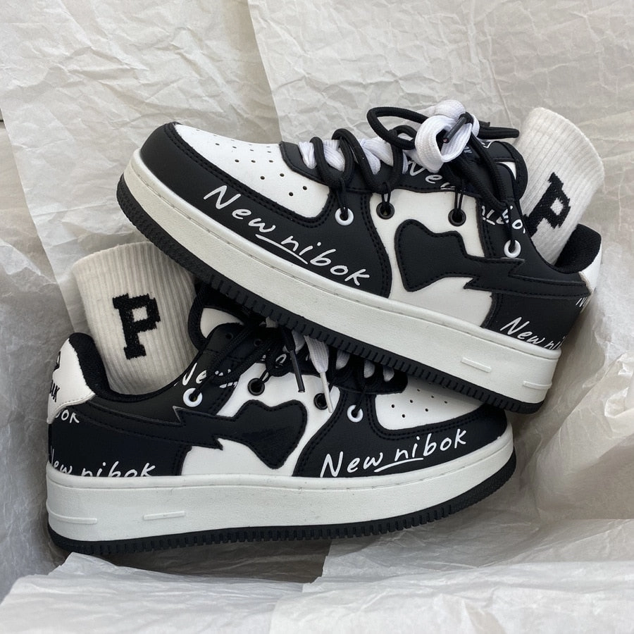 Brand Lace Up Fashion Sneakers Women Zapatillas Mujer Light Flat Shoes Couple Outdoor Running Shoes For Women Vulcanized Shoes Hard Shoe Inserts