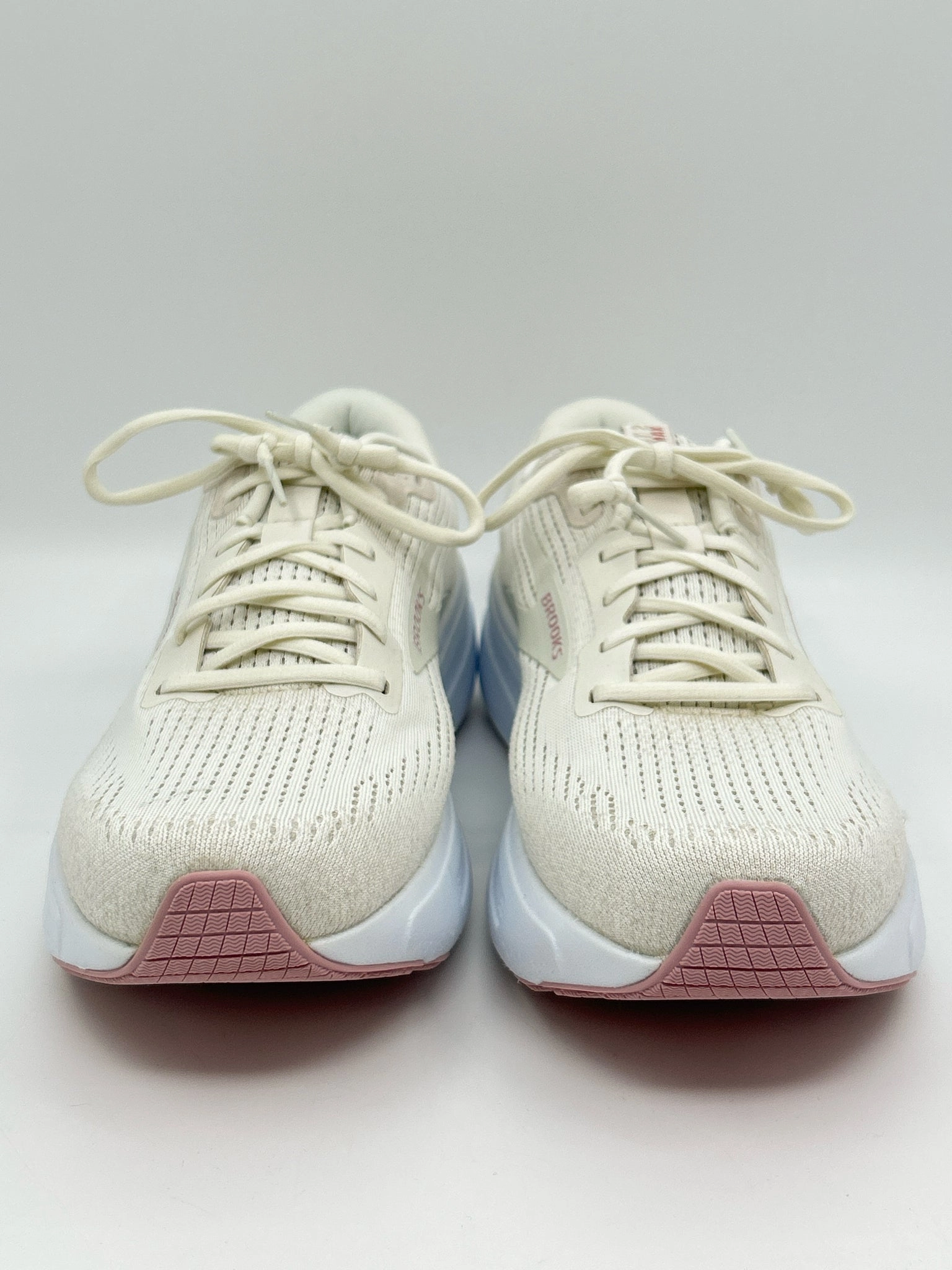 BROOKS NWOB Size 11 Cream Women Sneakers Best High Top Sneakers