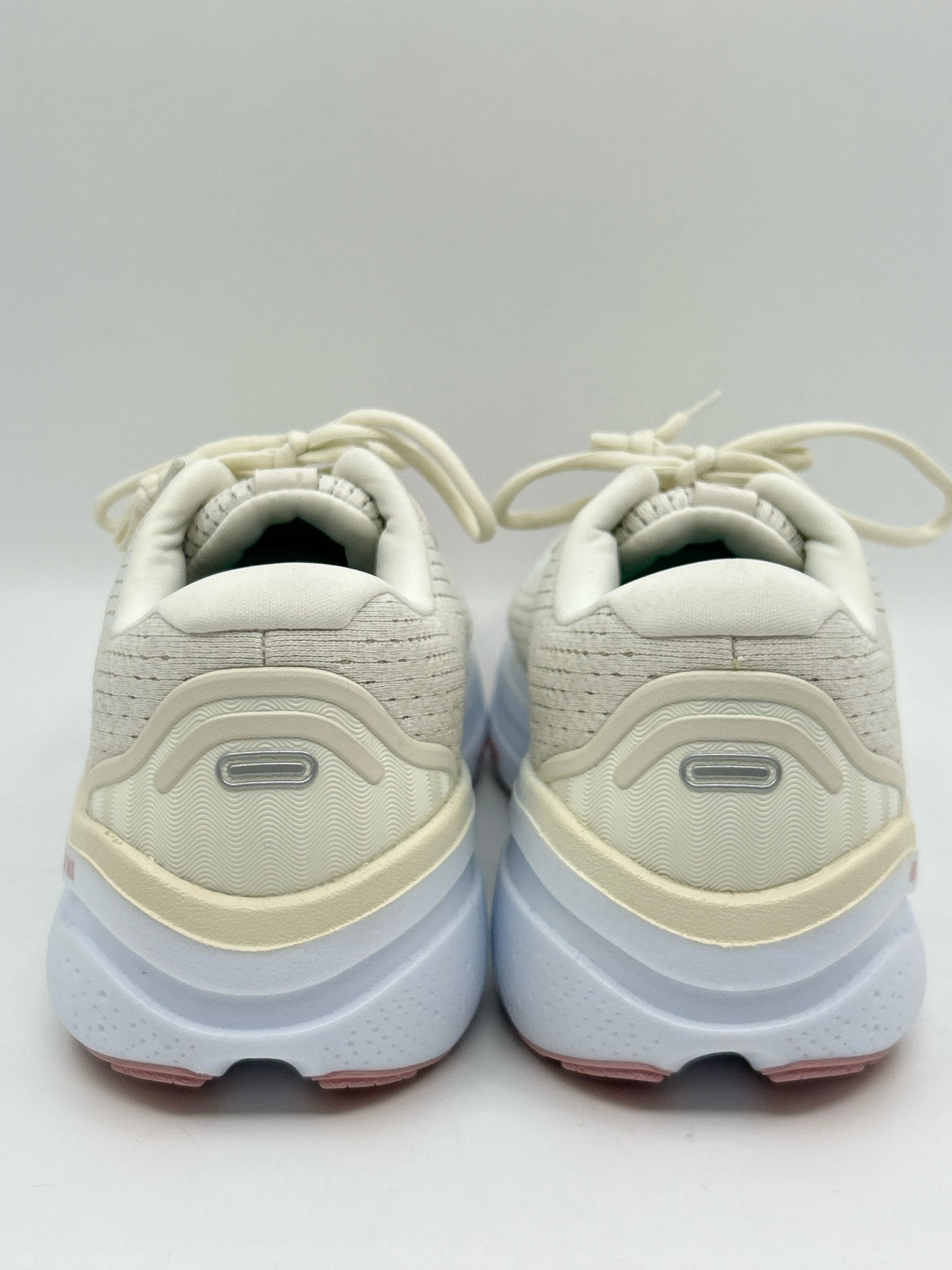 Sneakers Drawing BROOKS NWOB Size 11 Cream Women Sneakers