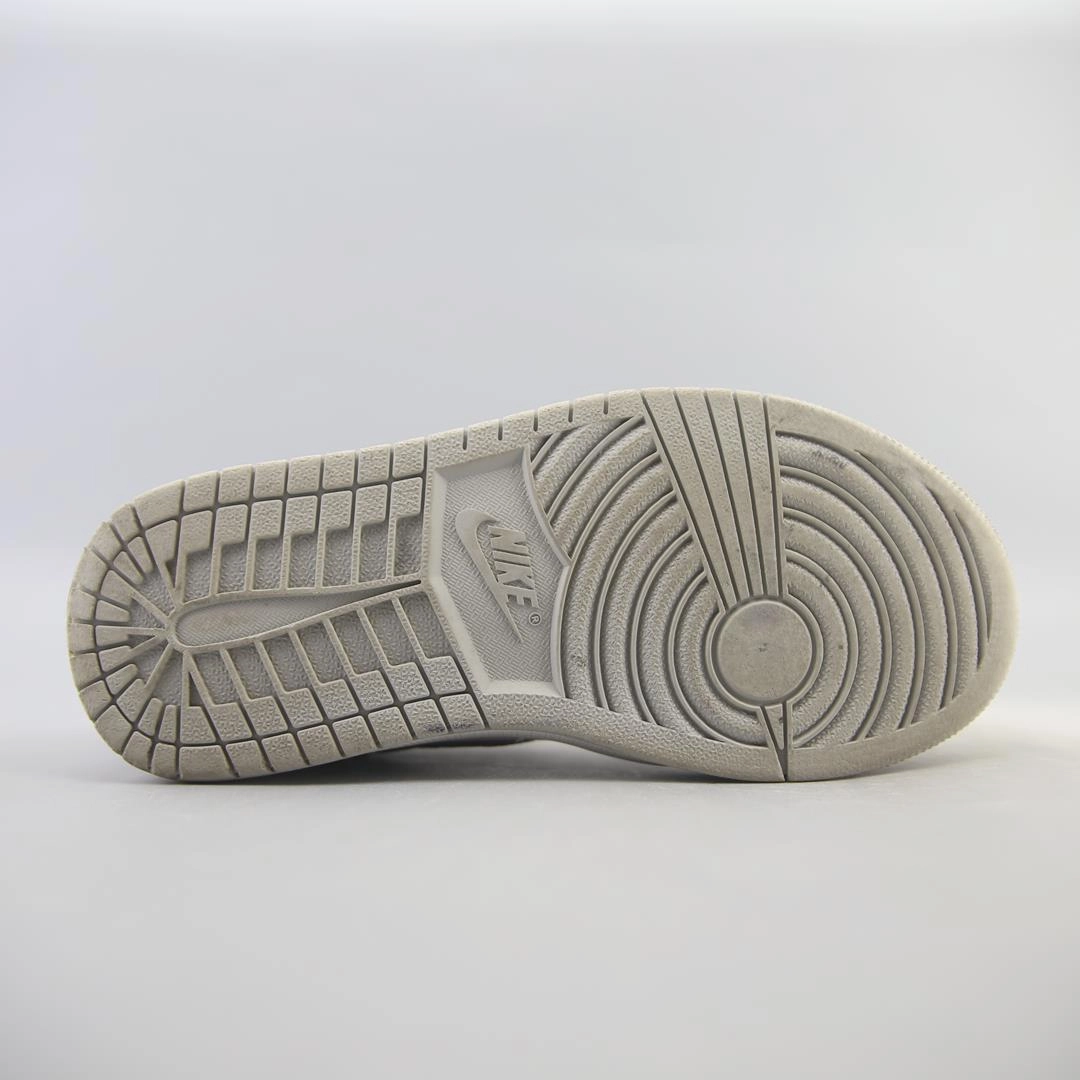 Fuzzy Sneakers JORDAN 1 MID