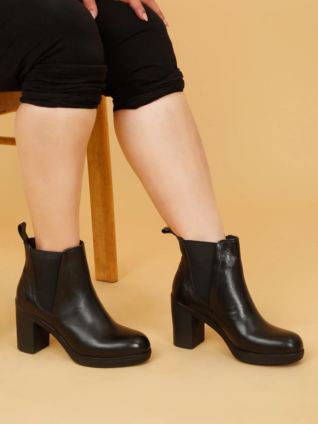 Boots Best For Snow Women's Black Solid Leather Mid - Ankle High Heeled Boots