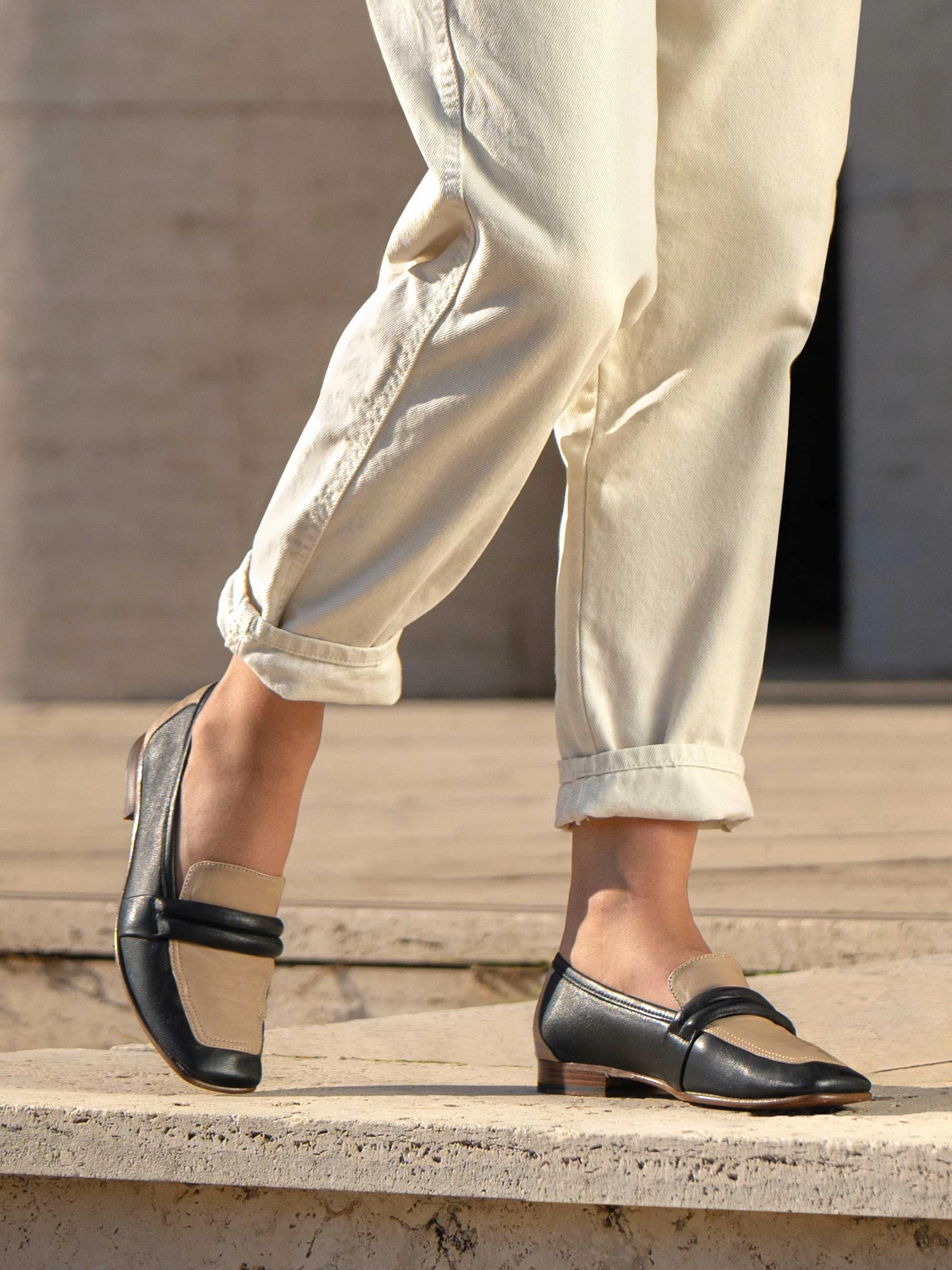 Wide Flat Foot Shoes The Flavia (Sample Sale)