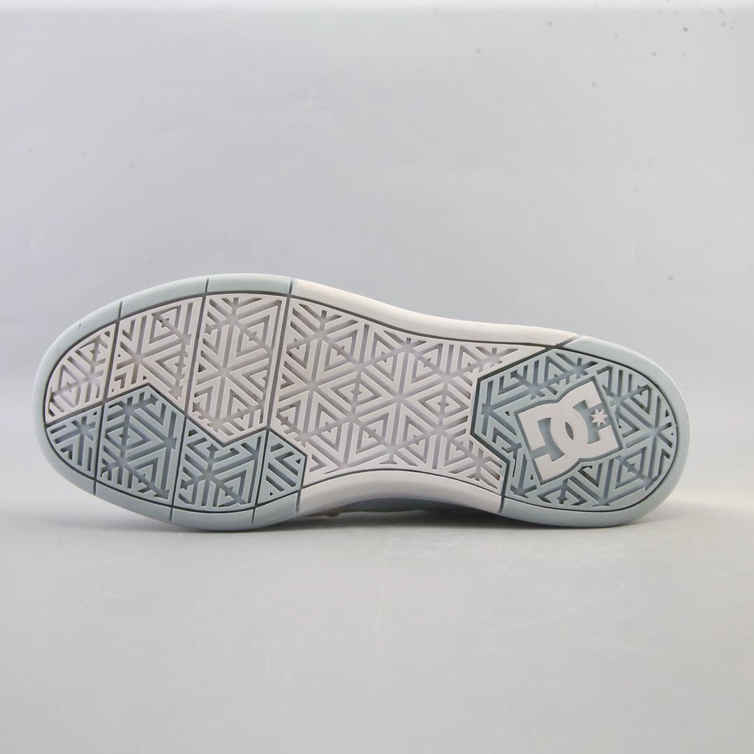 DG CURE HI-TOP SKATE Chinos With Sneakers