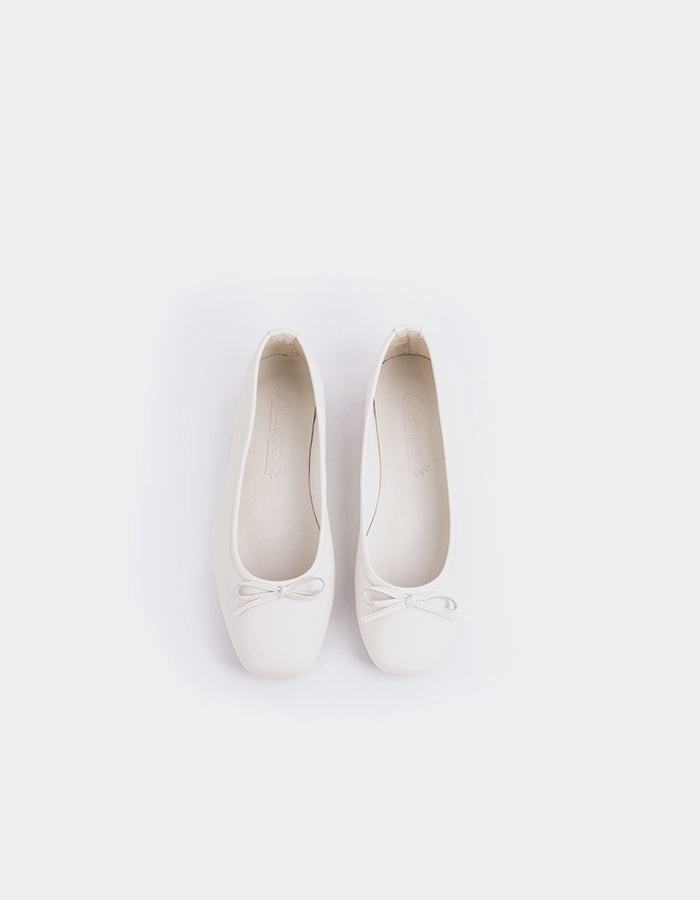 Chinese Laundry Flats Shoes Ramesses Ice Leather