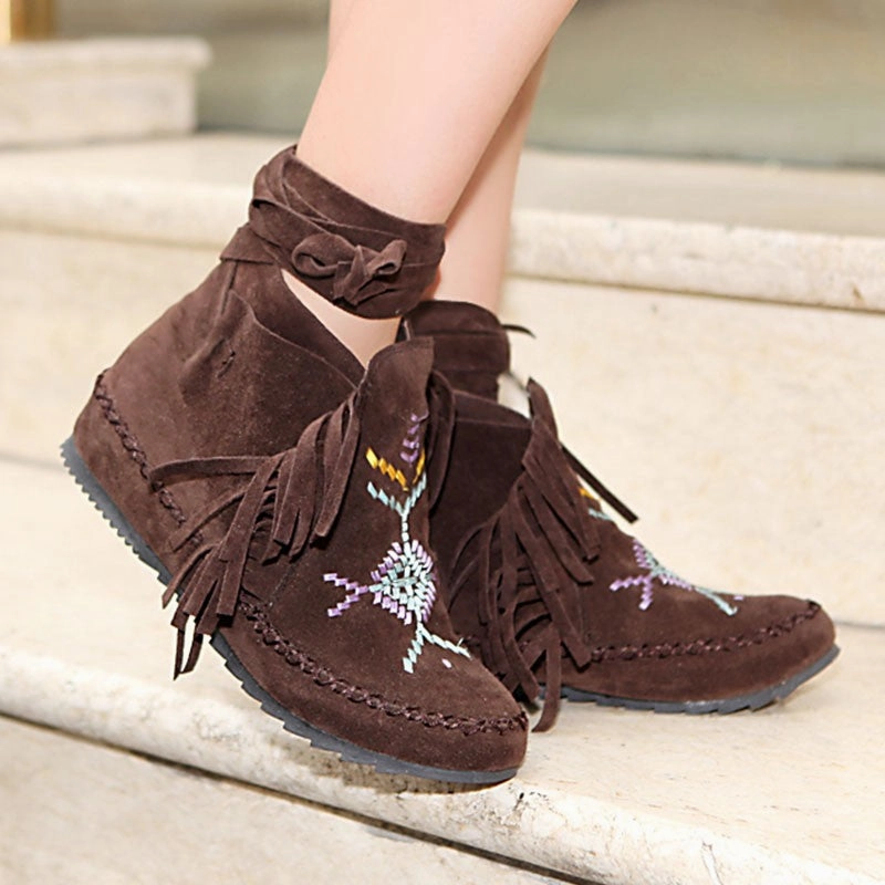 Grey Pointed Flat Shoes Embroidered moccasin ankle boot