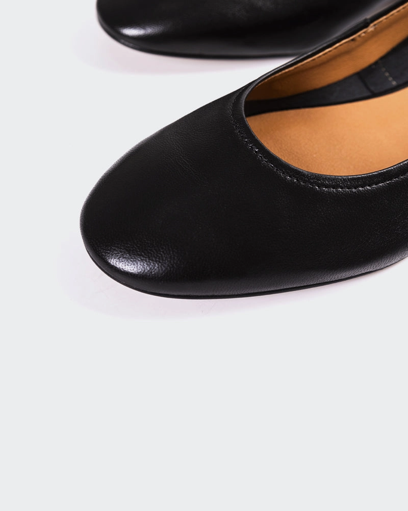 Taipo Black Leather Most Comfortable Flat Shoes For Feet