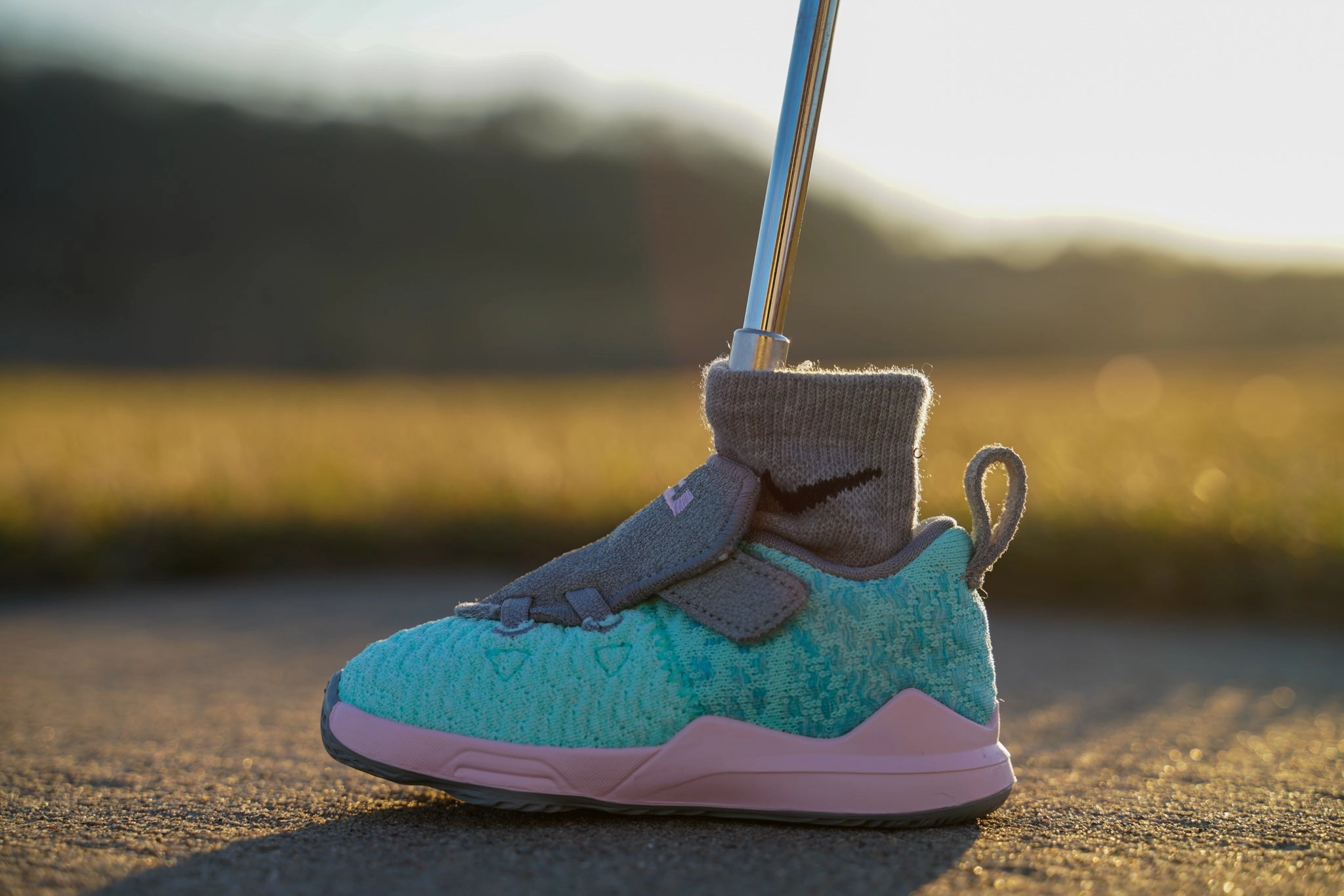 LeBron 17 [SOUTH BEACH] Standing Sneaker Putter Cover Asics Olympic Running Shoes