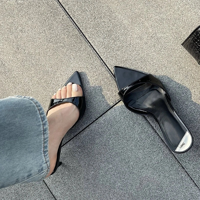 Liyke Sommer Mode Niedrigen Dnnen Heels Frauen Hausschuhe Gladiator Sandalen Gemtliche Patent Leder Spitz Slip-On Folien Schuhe maultiere Hanging Ballet Slippers