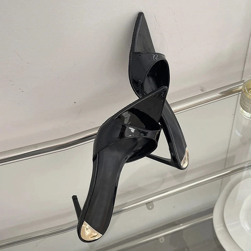 Kung Fu Slippers Liyke Sommer Mode Niedrigen Dnnen Heels Frauen Hausschuhe Gladiator Sandalen Gemtliche Patent Leder Spitz Slip-On Folien Schuhe maultiere