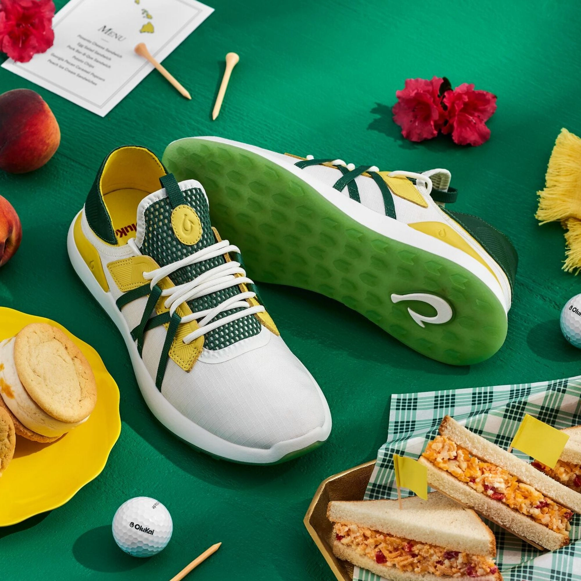 Golfing Manele - Bright White / Yellow Hibiscus