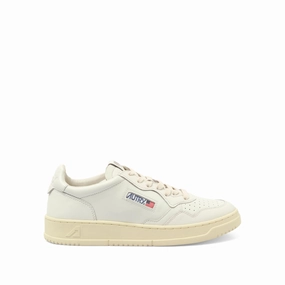 Medalist Low Sneakers in White/White Stay-put Closure Casual Sneakers