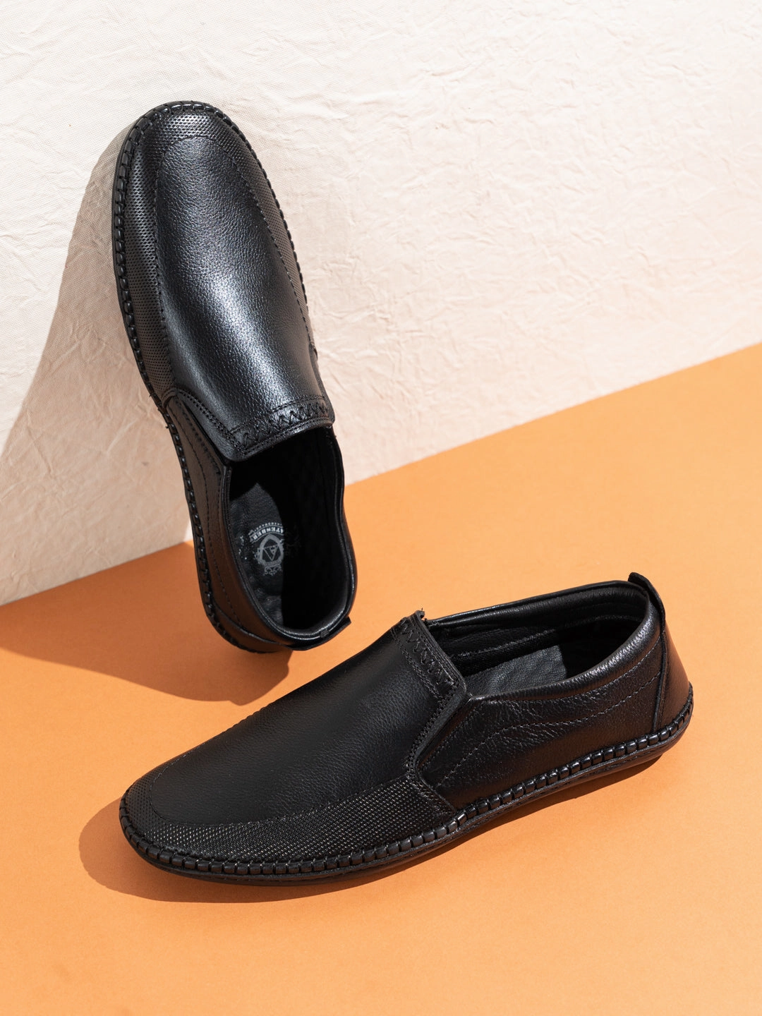 Men Casual Outdoor Genuine Leather Shoes Mens Black Solid Pointed Toe Casual Shoes