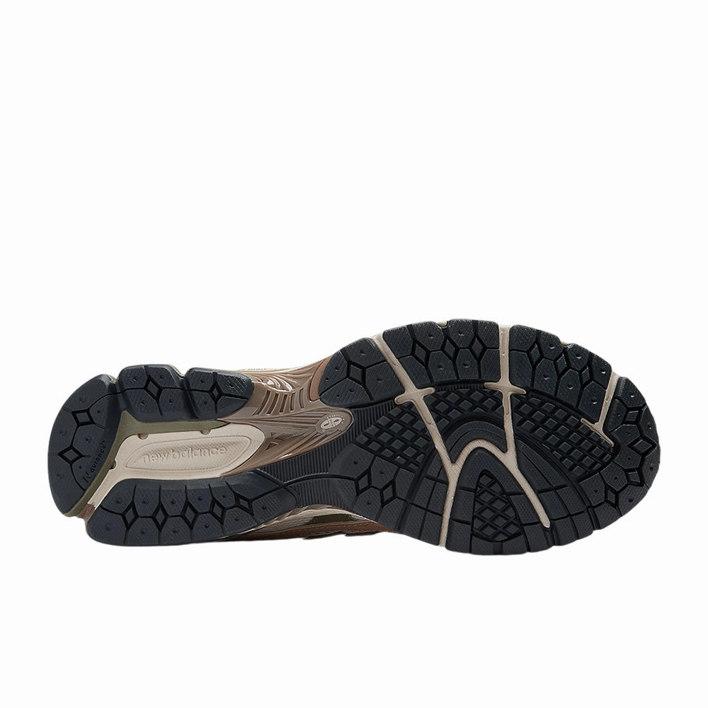 NEW BALANCE UNISEX 1906 UTILITY White And Silver New Balance