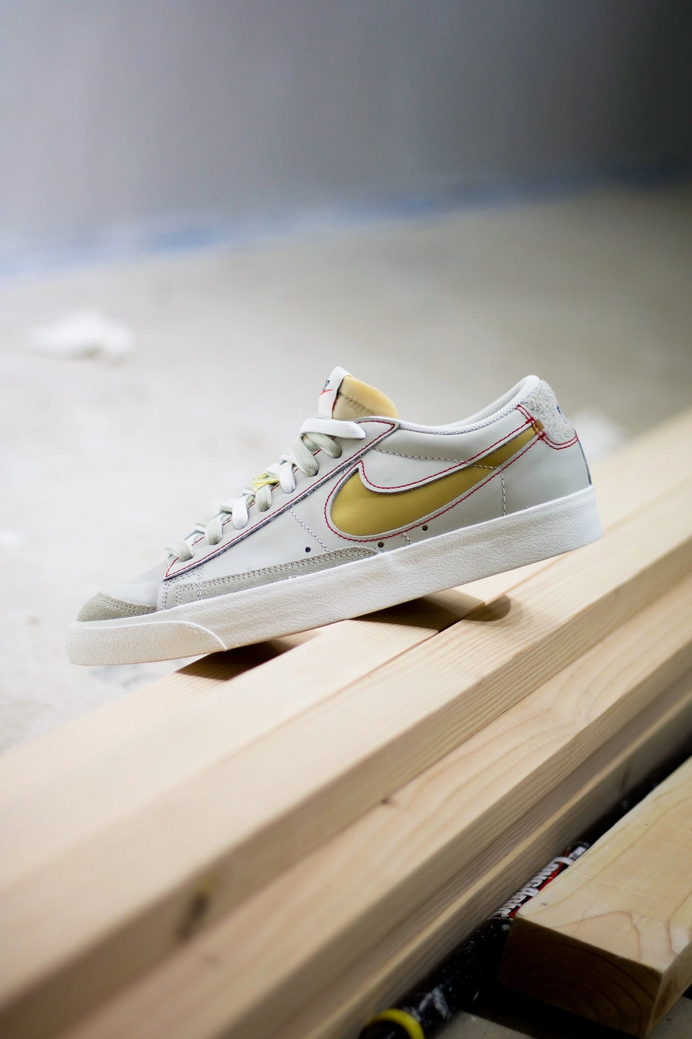NIKE BLAZER LOW '77 PRM "LIGHT BONE" Asics Table Tennis Shoes