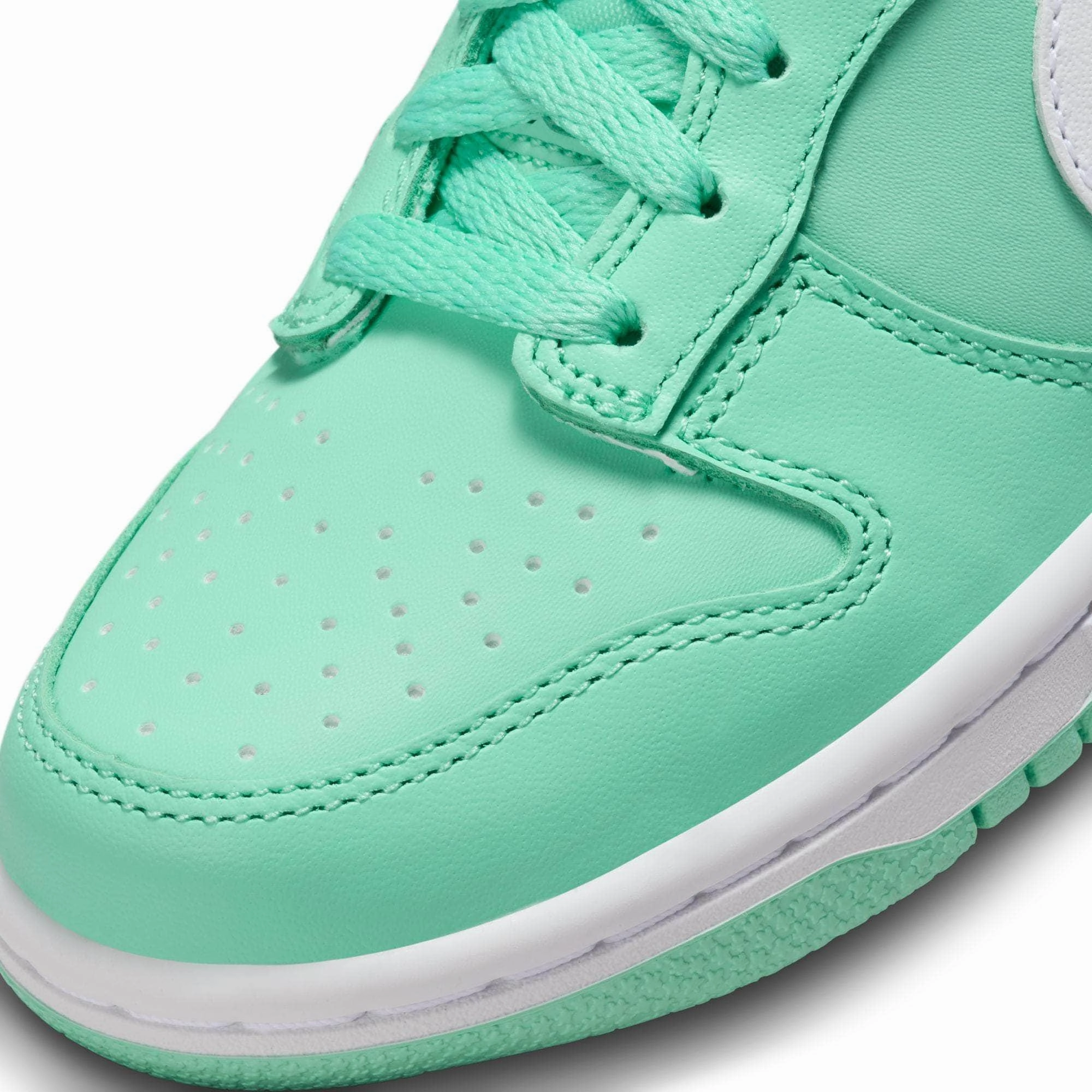 Nike Dunk Low "Emerald Rise" Asics Gel Nimbus 17 Shoe