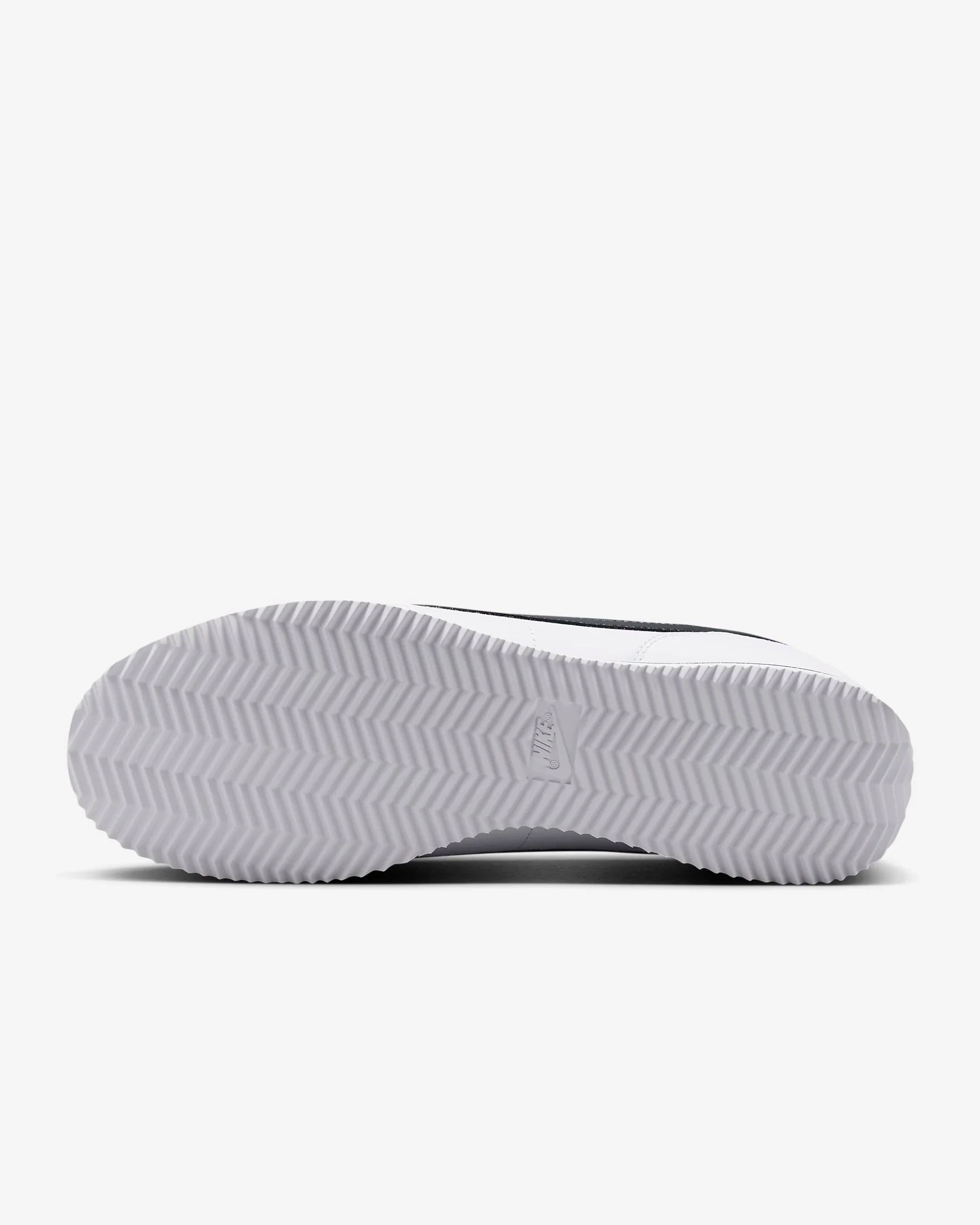 Nike Men's Cortez Leather Shoes, White/Black Asics Upcourt 6 Indoor Shoes