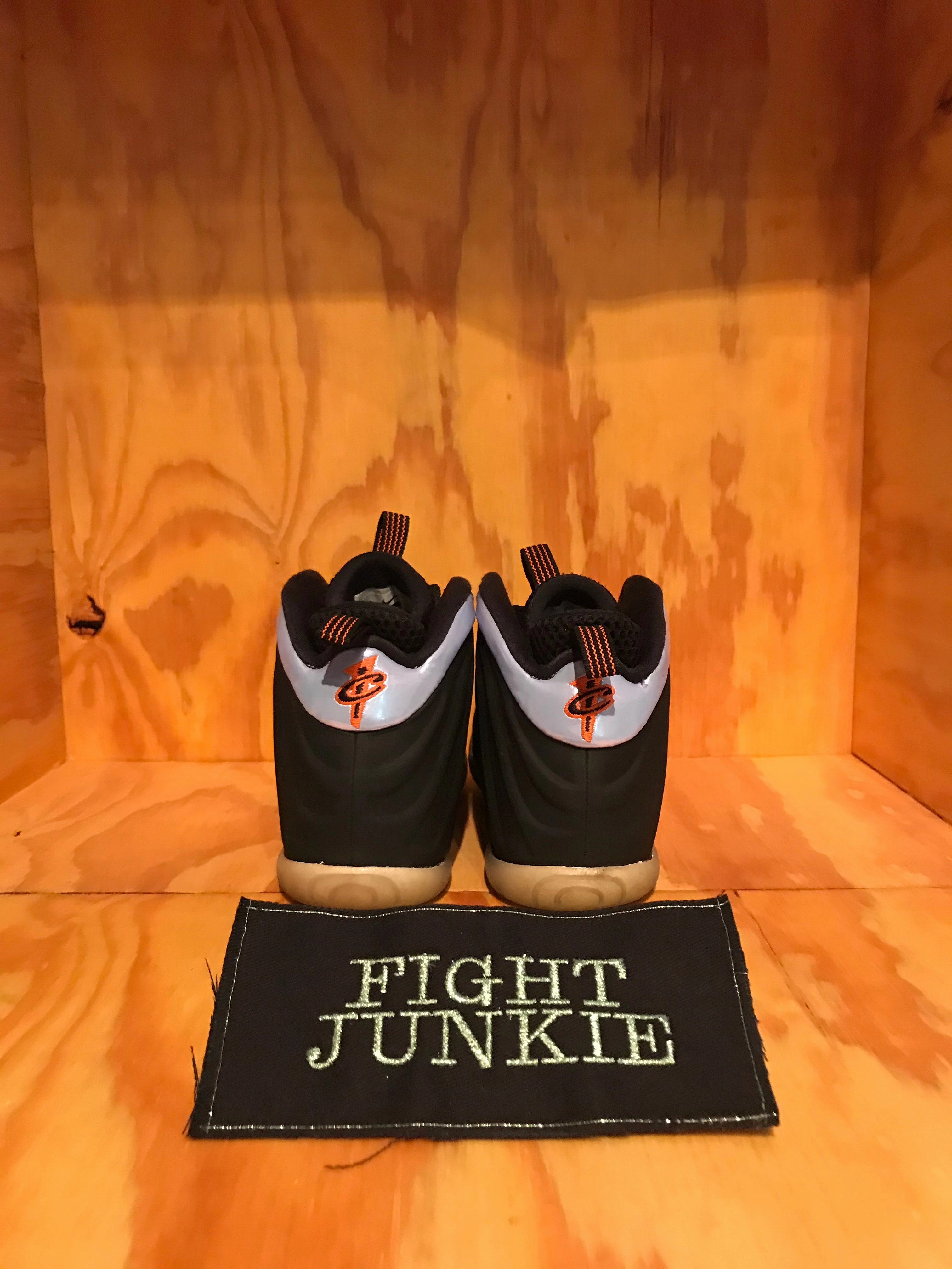 NIKE POSITE ONE Youth Size 2 Shoes Sneakers Asics Day Of The Dead Shoes