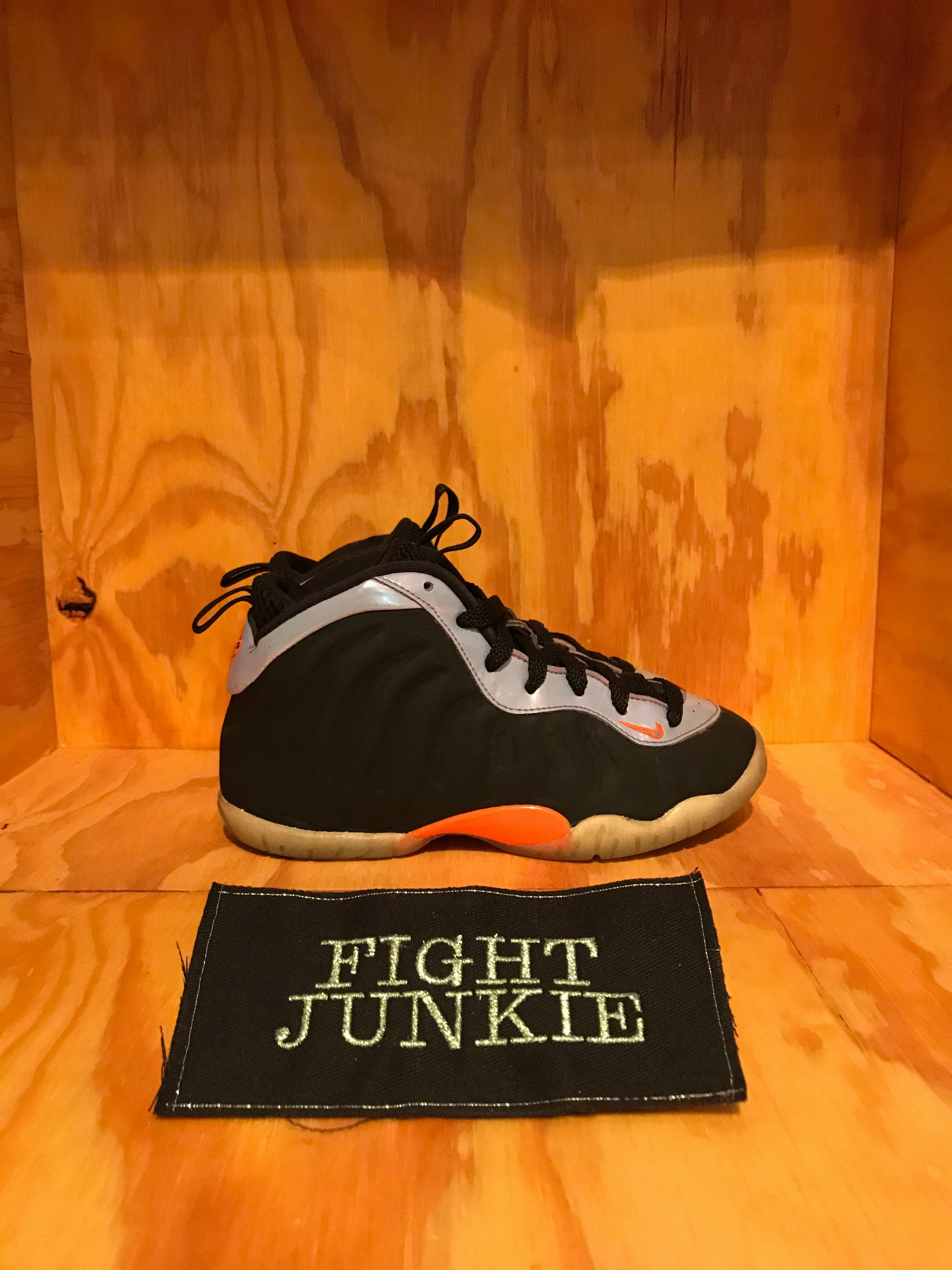 NIKE POSITE ONE Youth Size 2 Shoes Sneakers Asics Gel Solution Tennis Shoes