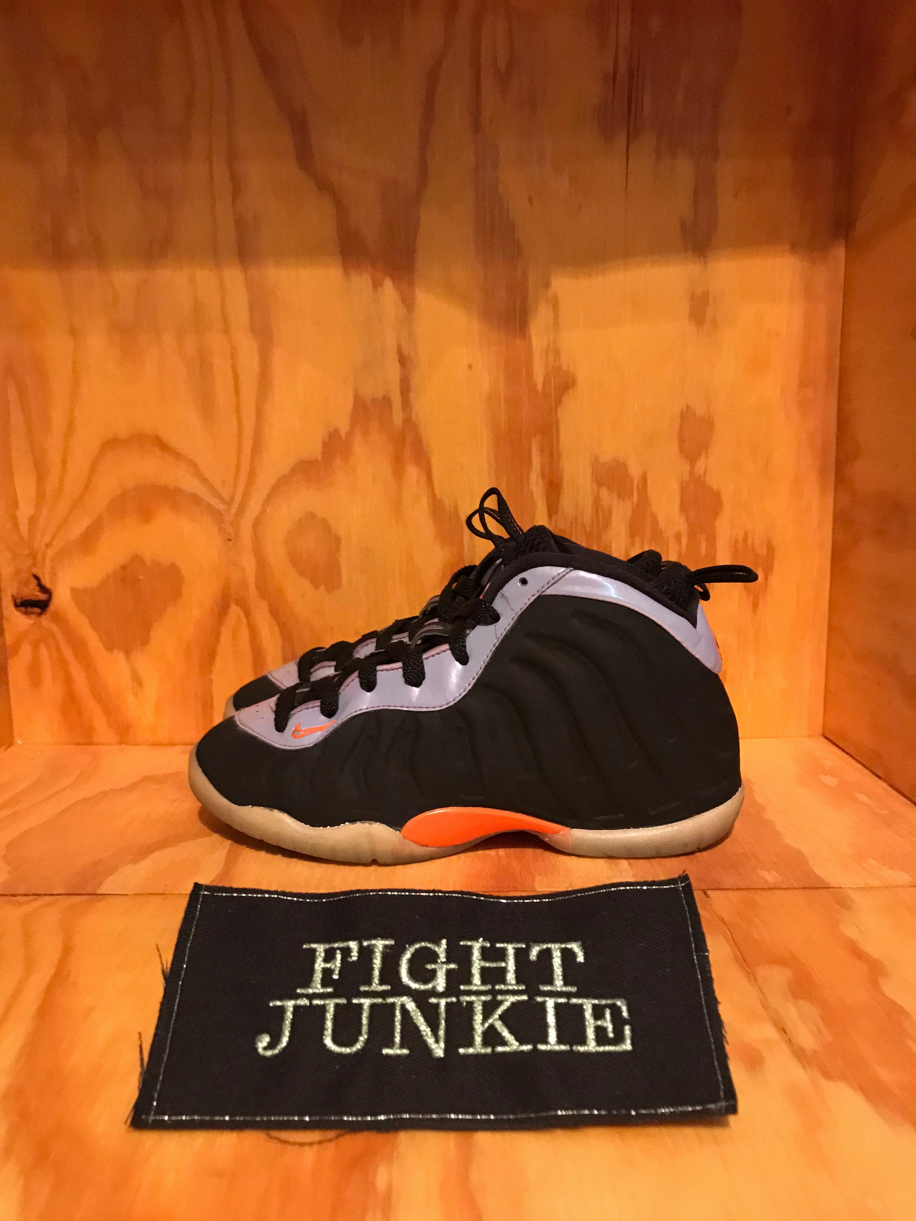 Asics Shoes Futsal NIKE POSITE ONE Youth Size 2 Shoes Sneakers