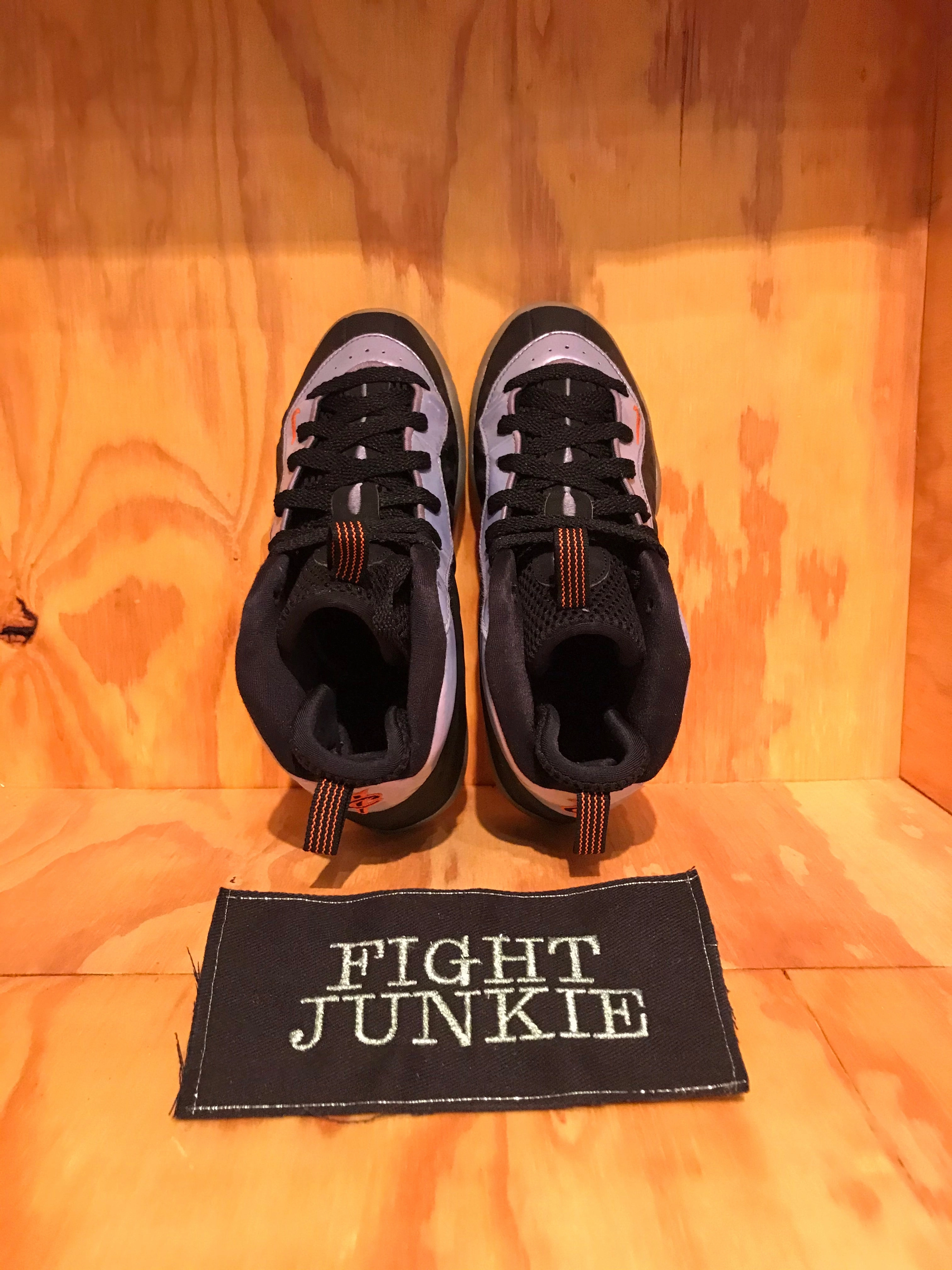 NIKE POSITE ONE Youth Size 2 Shoes Sneakers Asics Tiger Paw Running Shoes