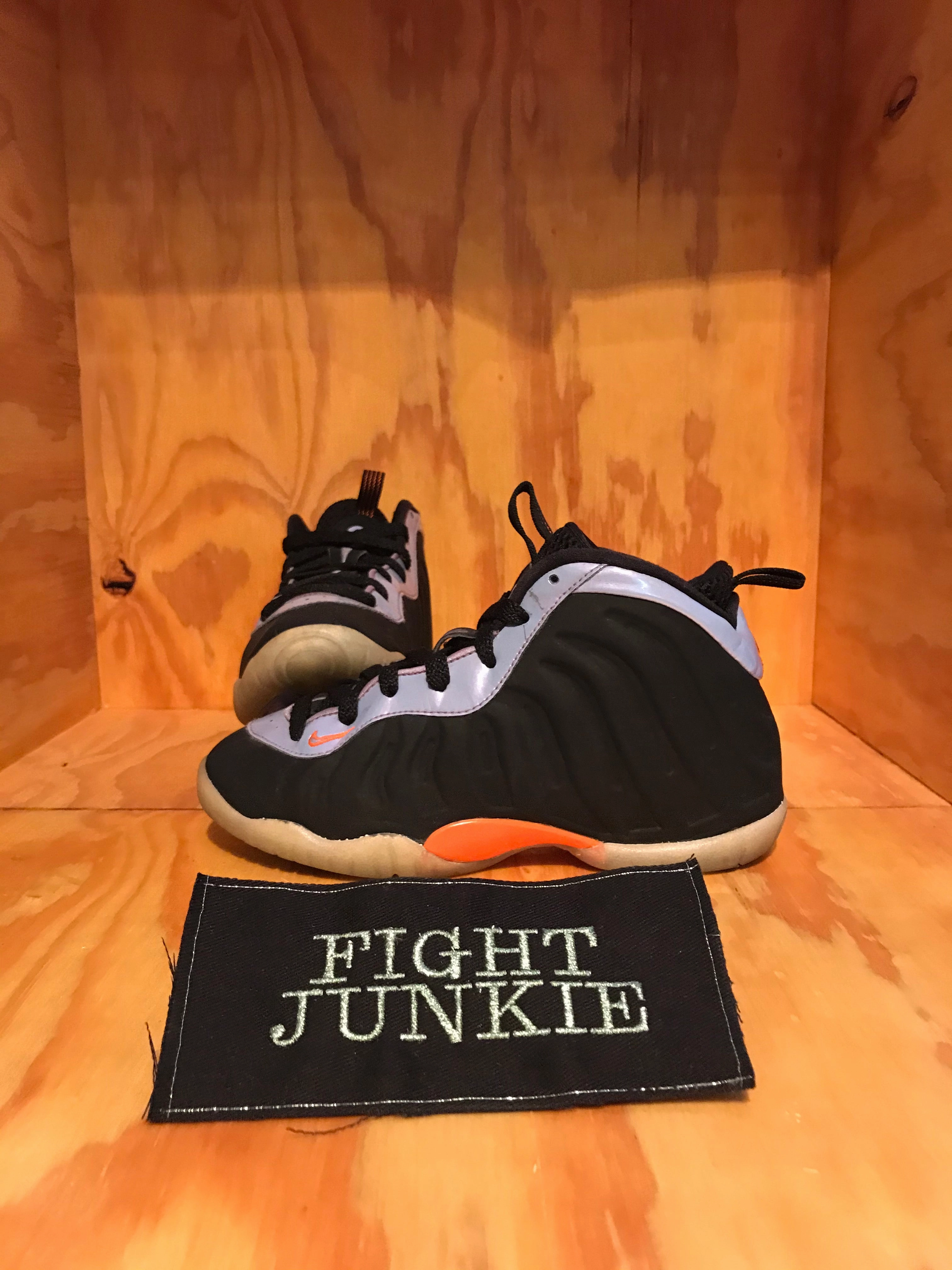 NIKE POSITE ONE Youth Size 2 Shoes Sneakers Used Asics Shoes