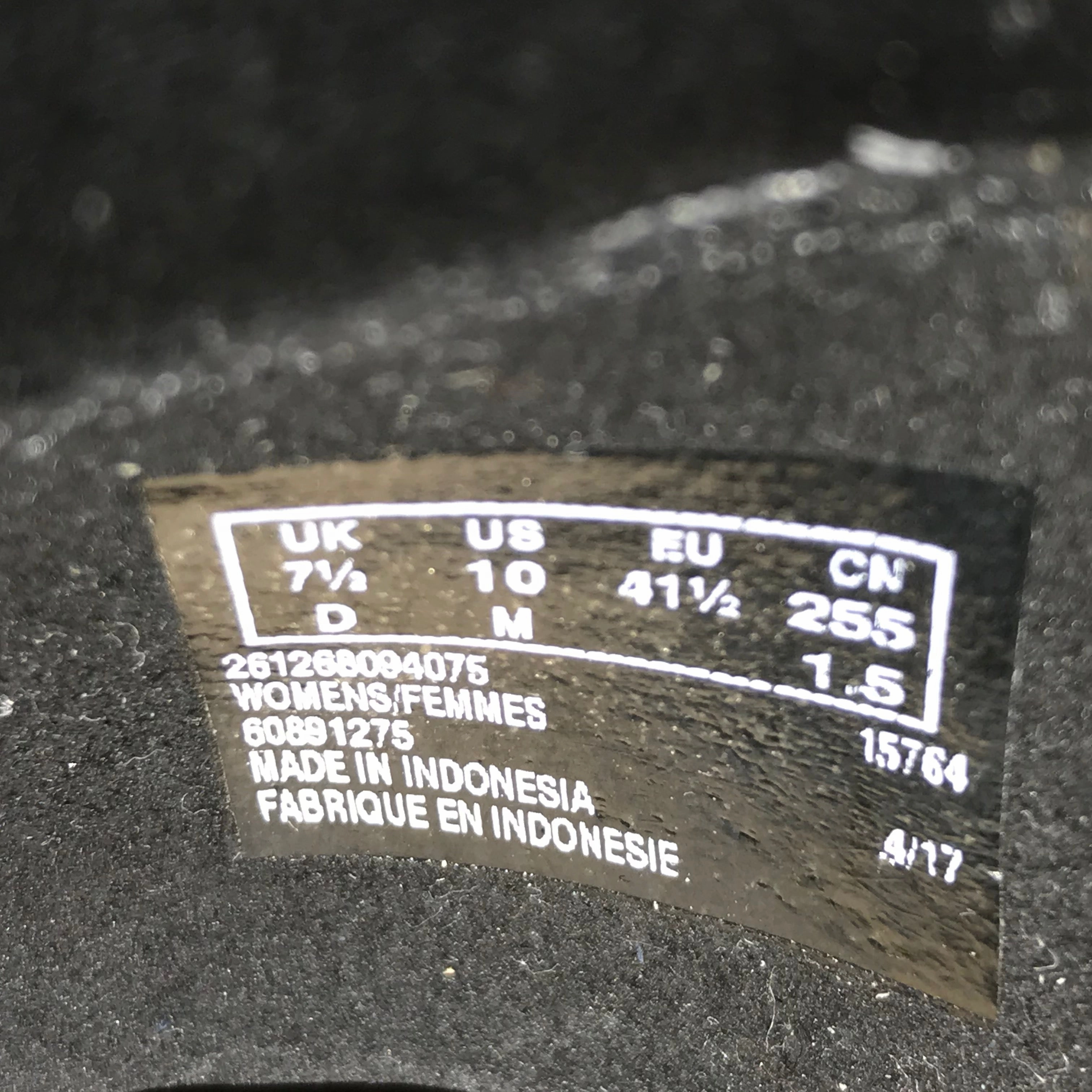 Number One Running Shoe NWOT CLARKS TRIGENIC Womens Size 10 Suede Athletic Shoes Sneaker