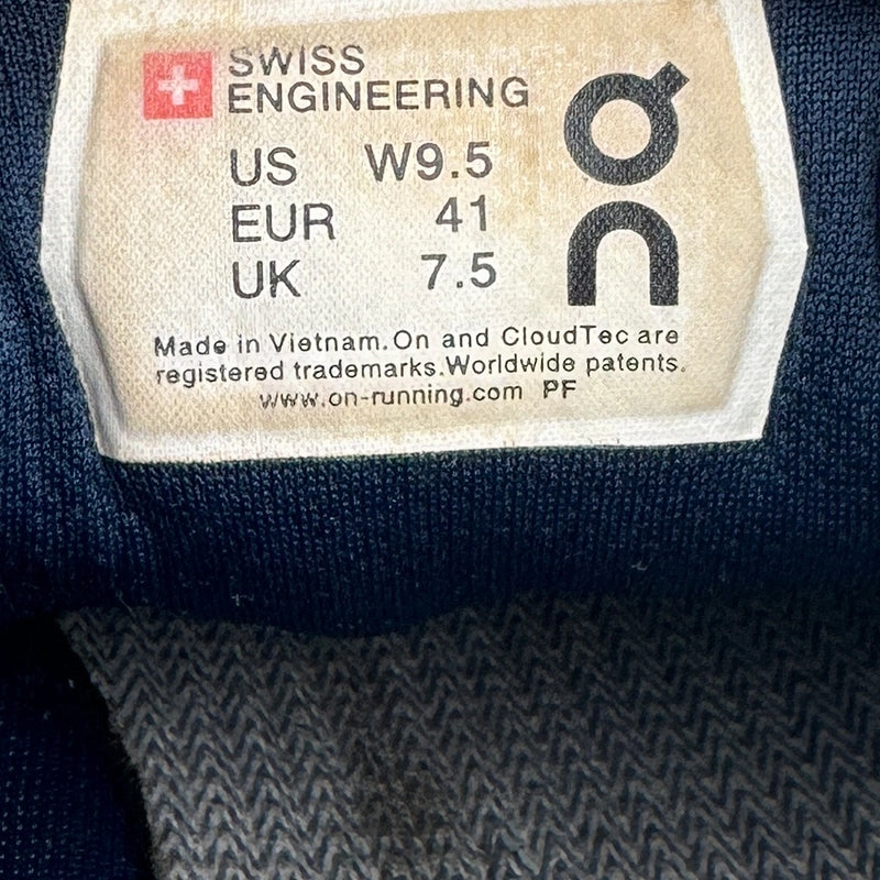 On Women's Cloudflow Blue Running Shoes (Size 41) Best Training/running Shoes