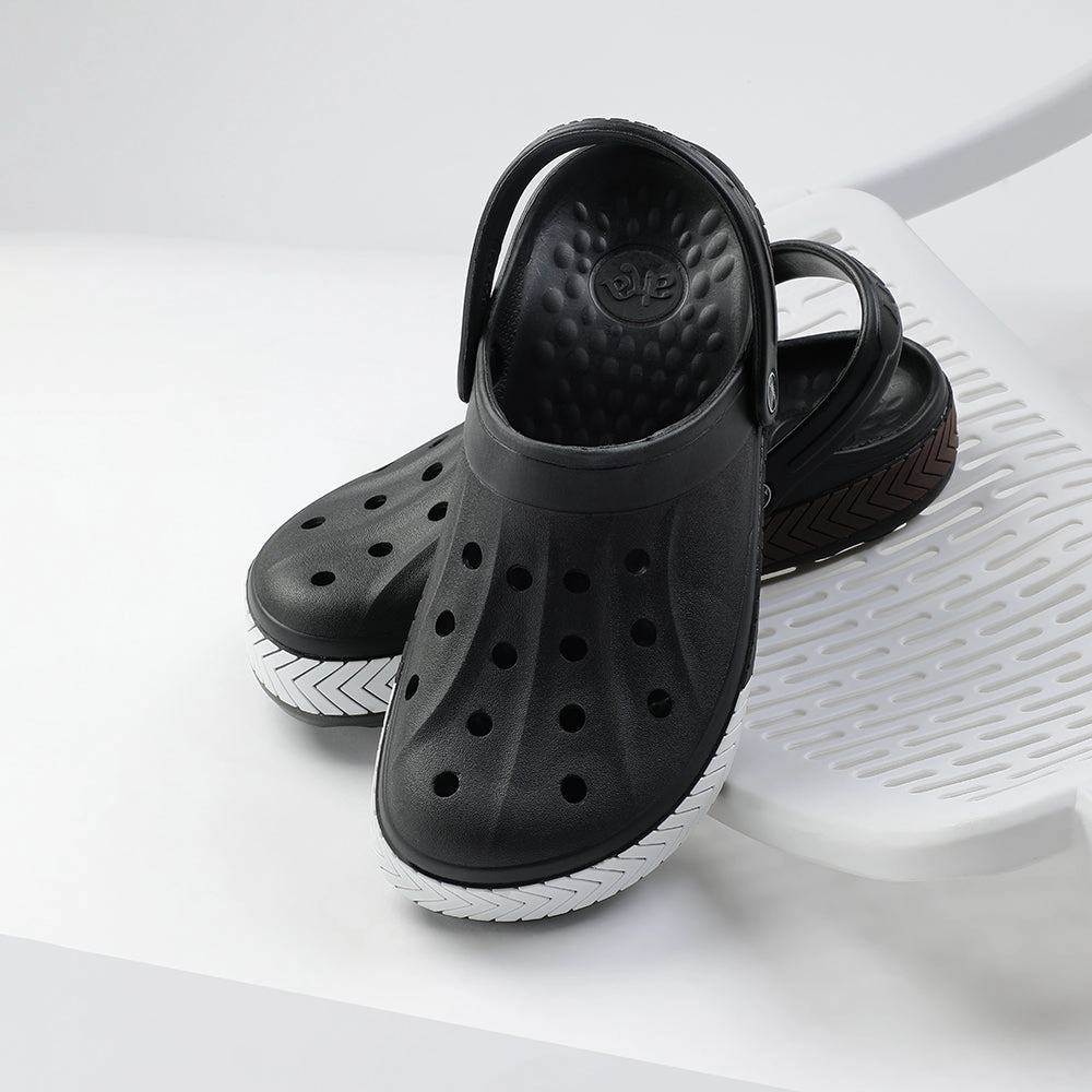 A-HA Black Casual Slip-on Clogs For Men LITEWALKXT By Liberty Naturalista Clogs