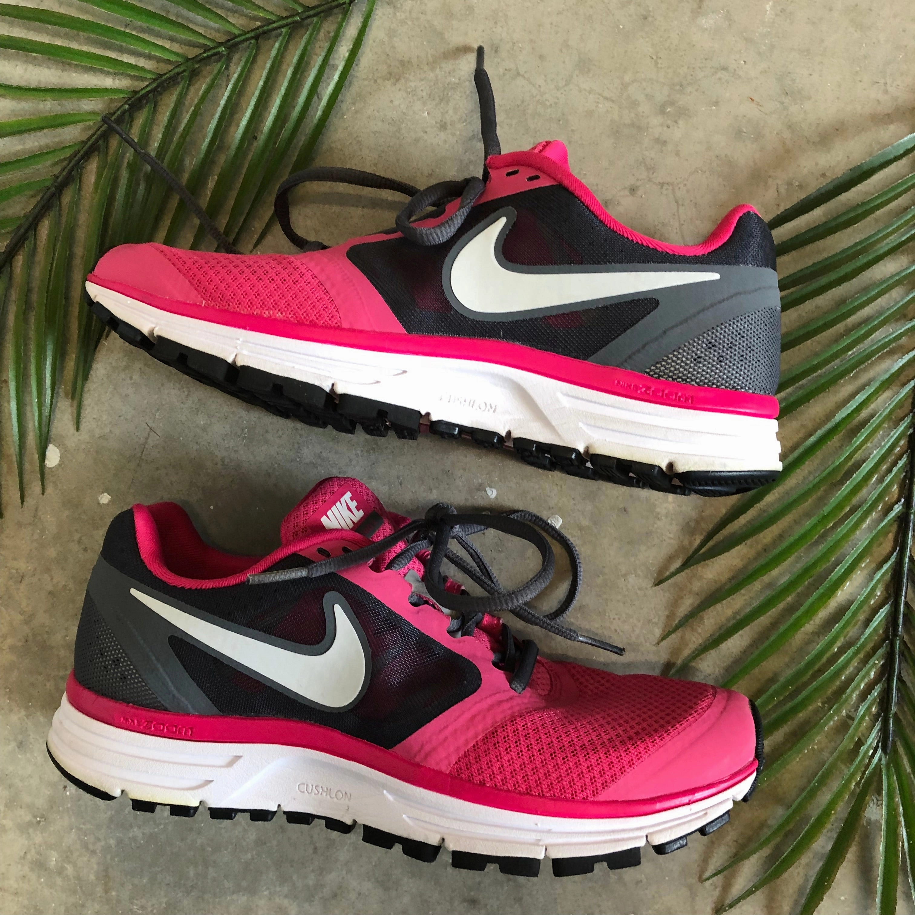 Golf Shoes Asics Nike Vomero 8 Running Shoes - Size 7