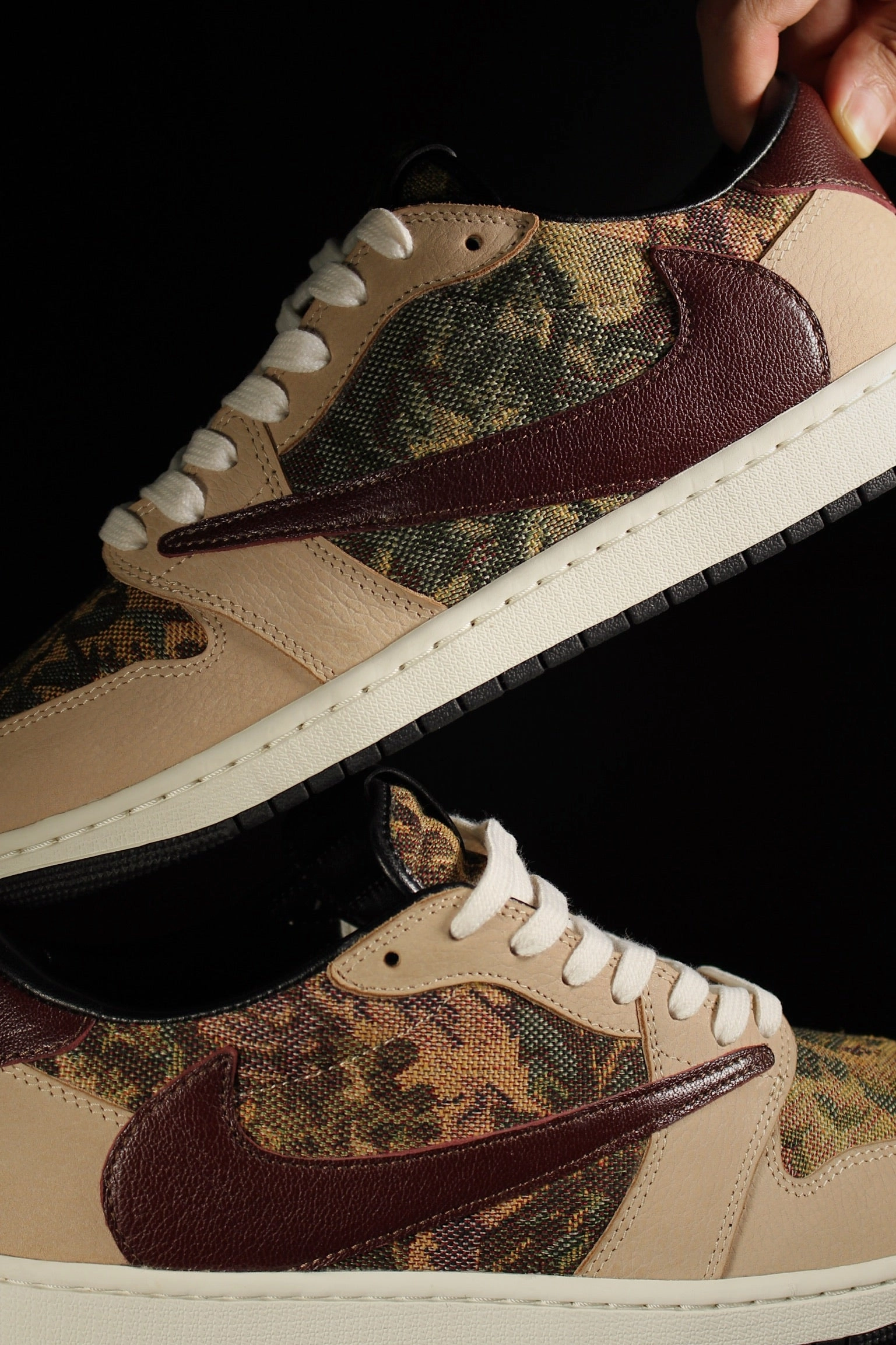 Asics Shoe Fit Guide Air Jordan 1 Low Travis Scott "Grandpas Couch"