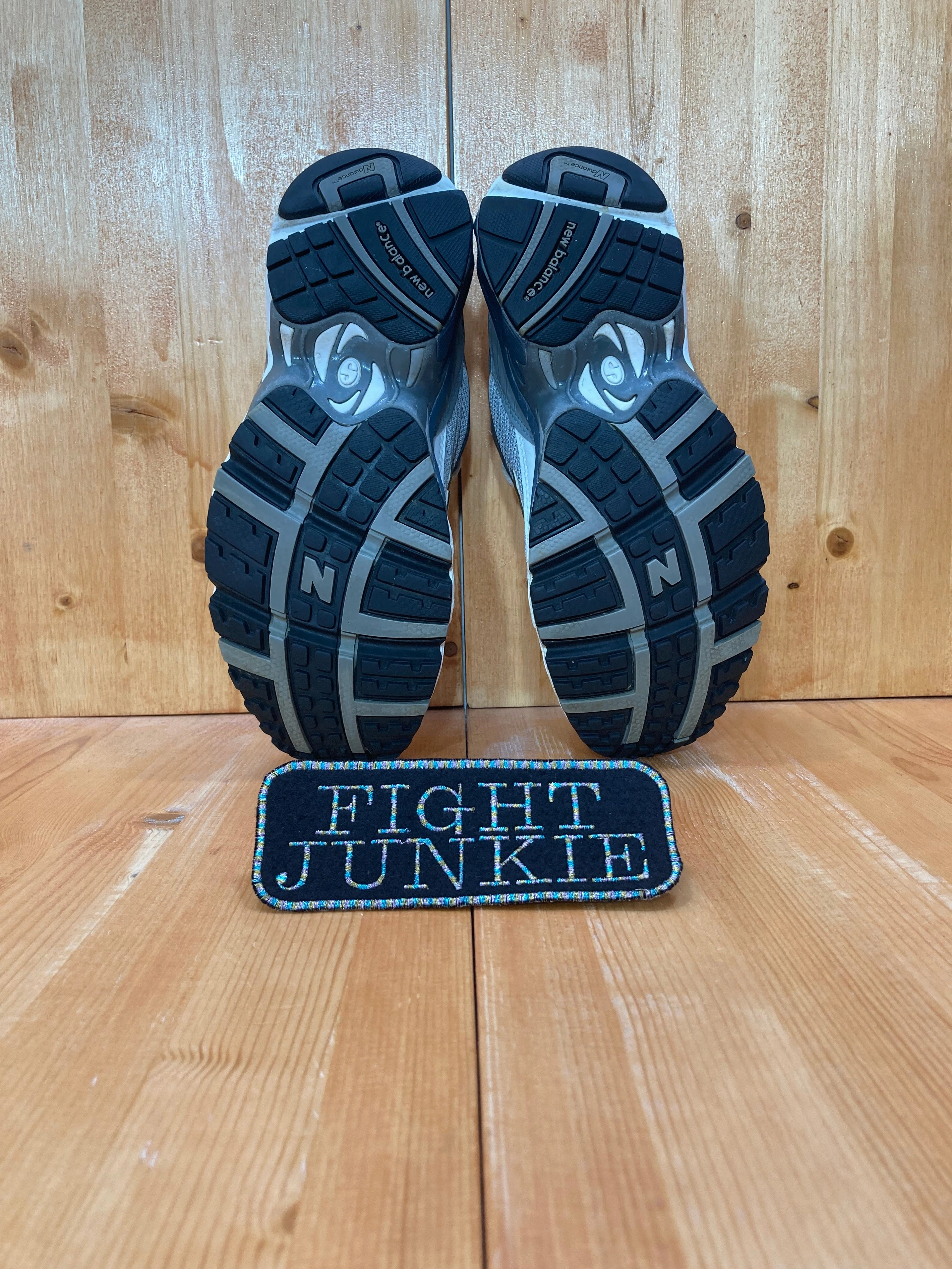 New Balance 990v4 Olive NEW BALANCE 716 Men Size 8D Cross Training Running Shoes Sneakers Silver & Gray M716WN