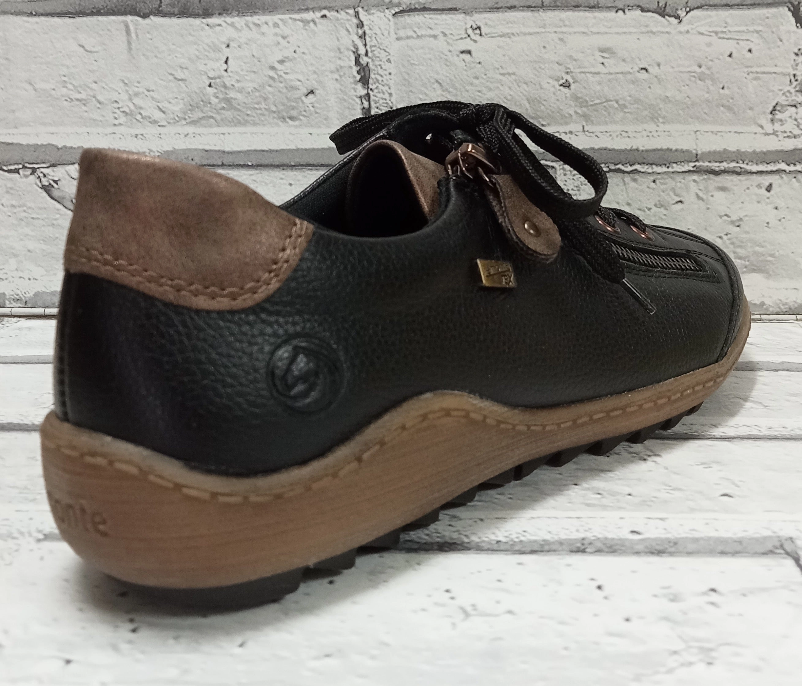 Kickstarter Waterproof REMONTE - R1402-08 - Zip/Lace Waterproof SHOE - Black