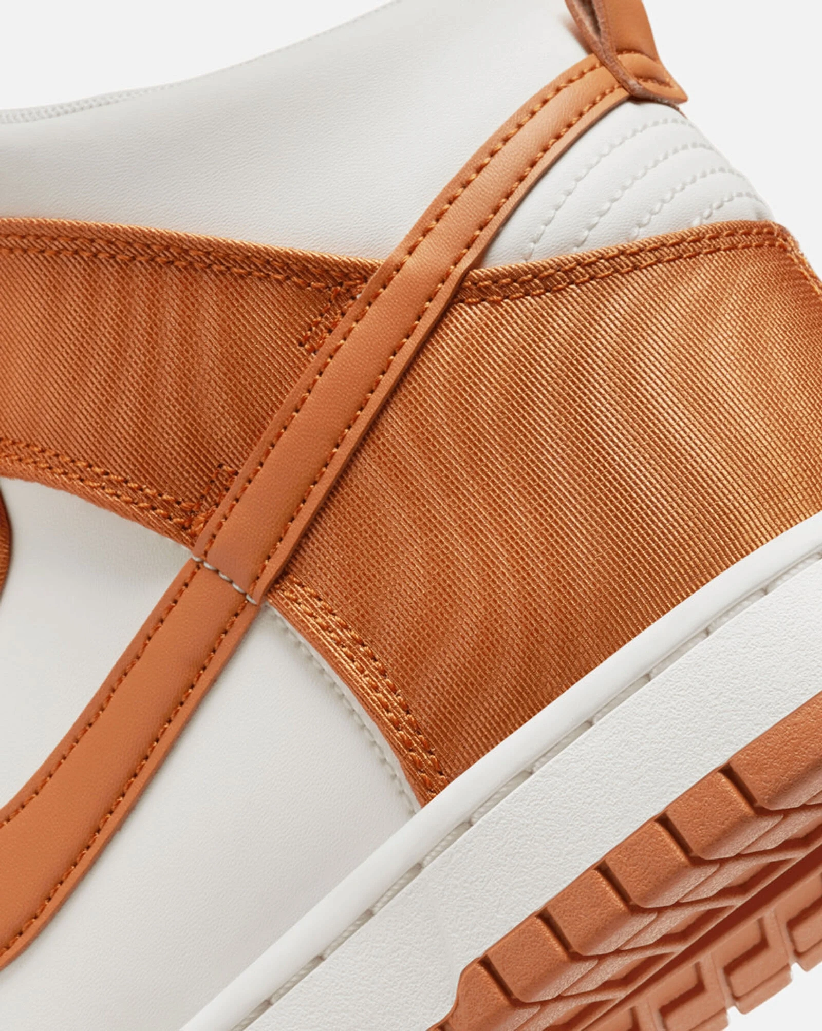 Asics Court Ff 3 Tennis Shoe Nike Men's Dunk High Retro SE Shoes - Monarch / Sail