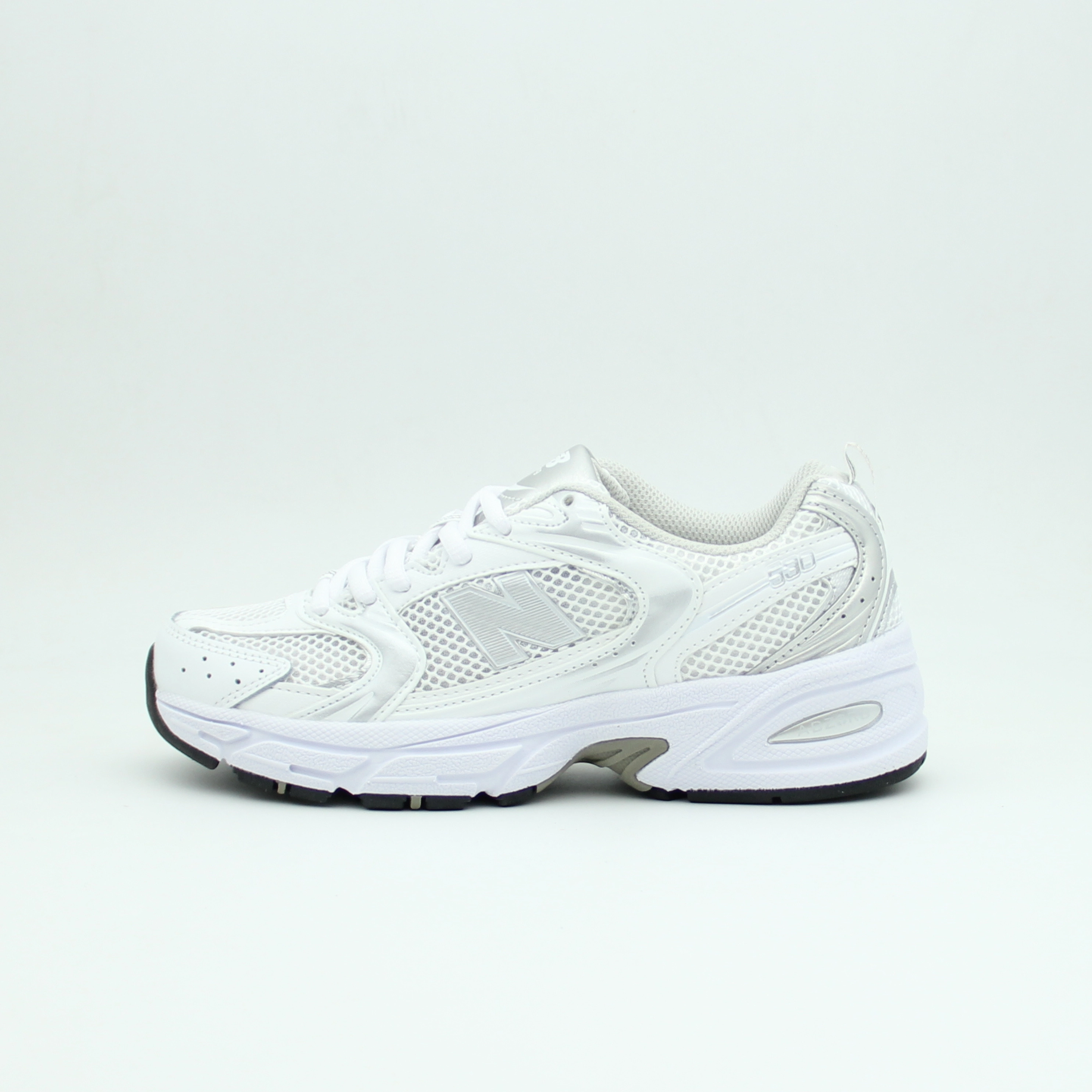 Sneakers 530 (White-Silver) Ac Sneakers