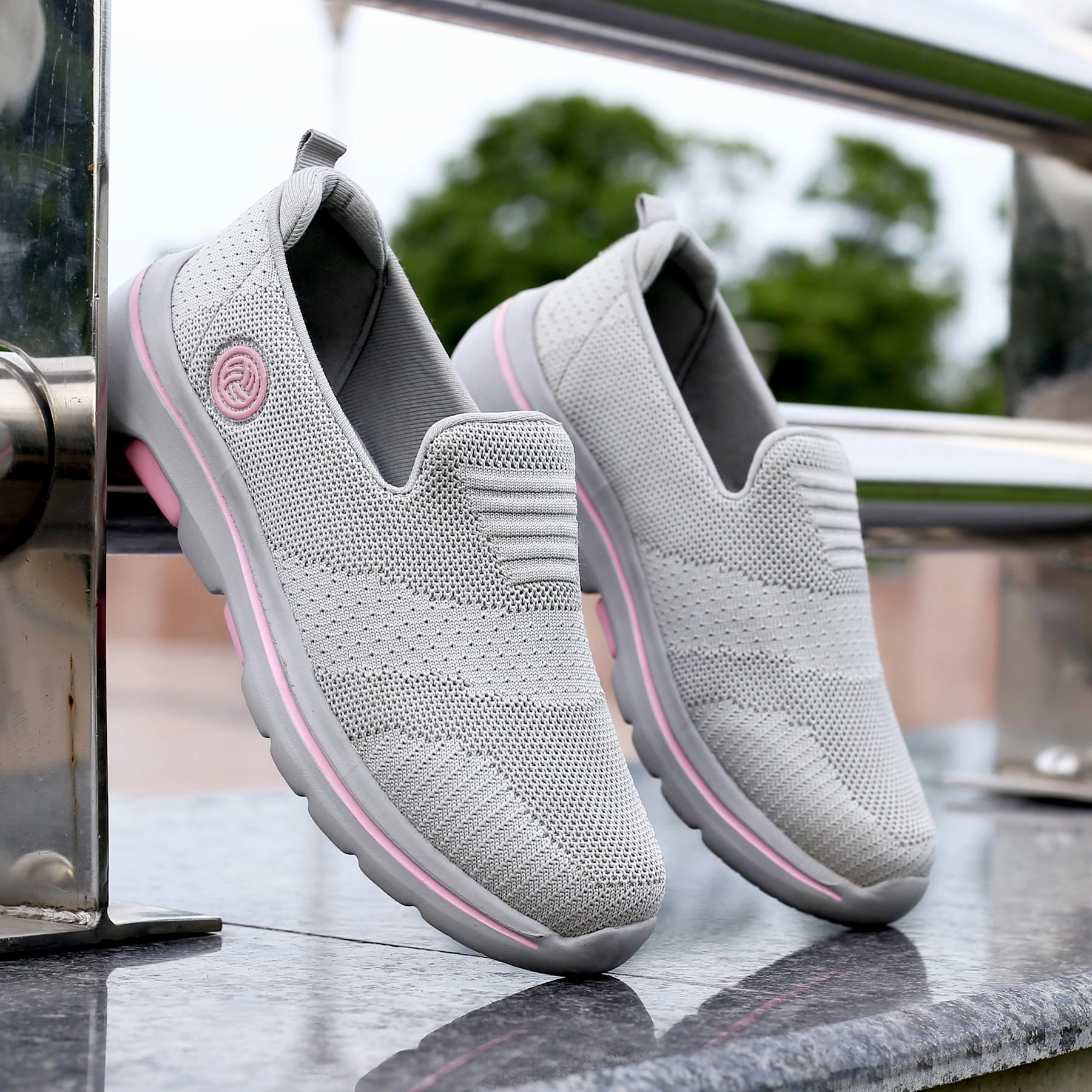 Sneakers Size 5.5 Bacca Bucci NIMBUS Women All-Day wear Joggers Slip-on