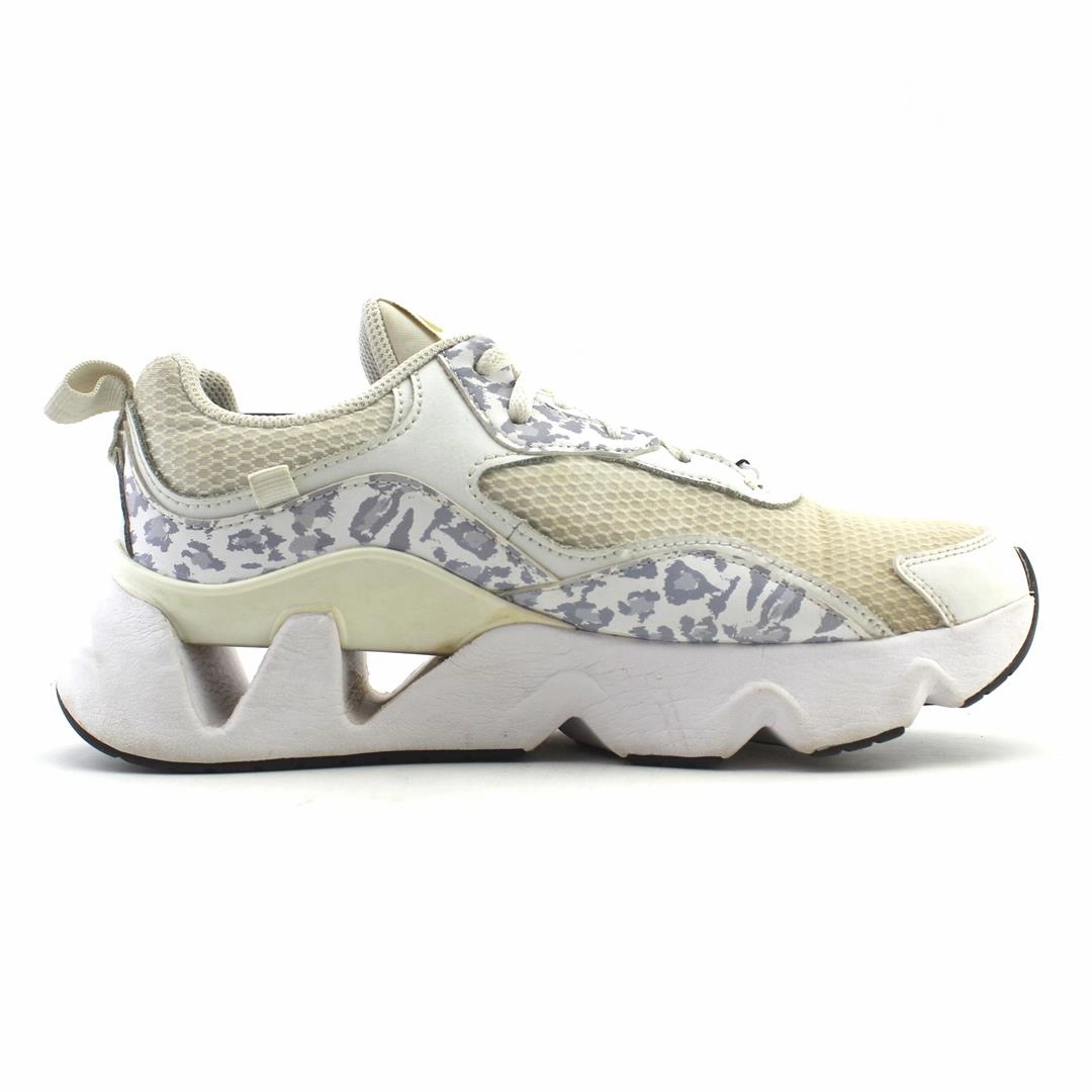 NIKE  RYZ 365 II Spiked Sneakers