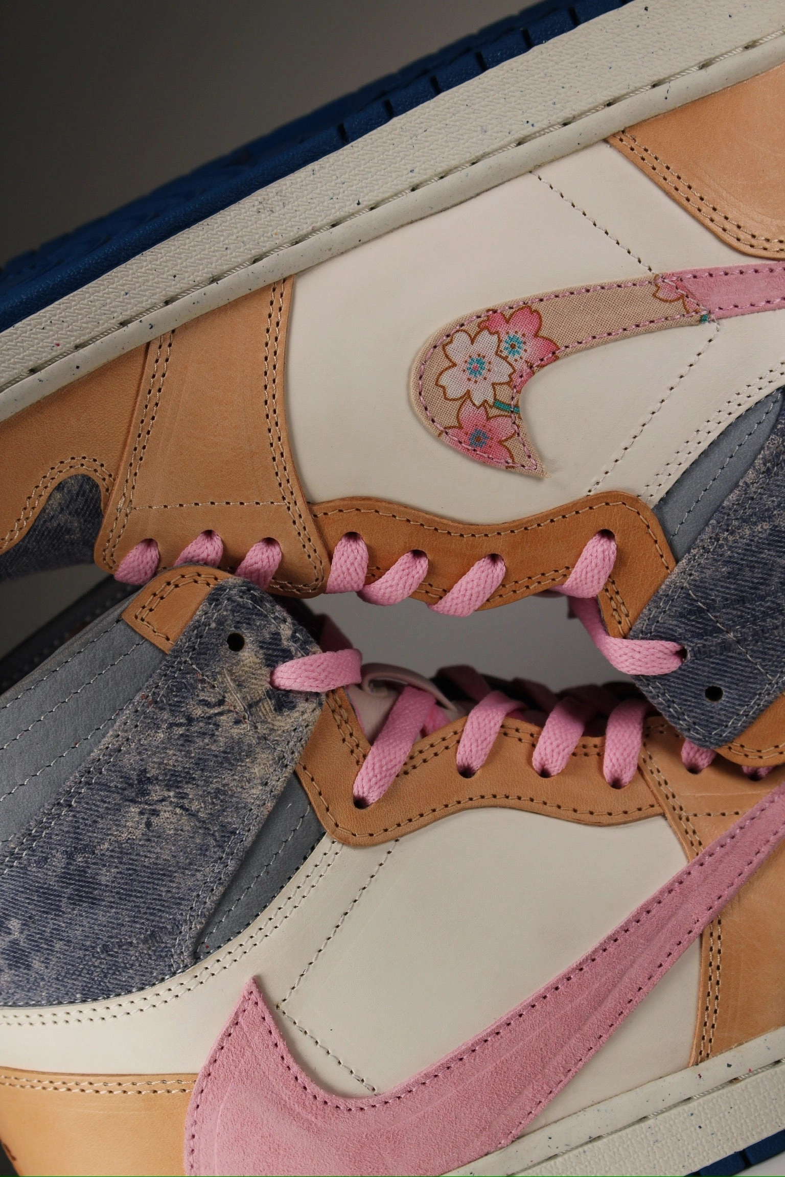 Squash Shoes Asics Gel Rocket [Limited Edition] Air Jordan 1 High Travis Scott "Tokyo Bloom"