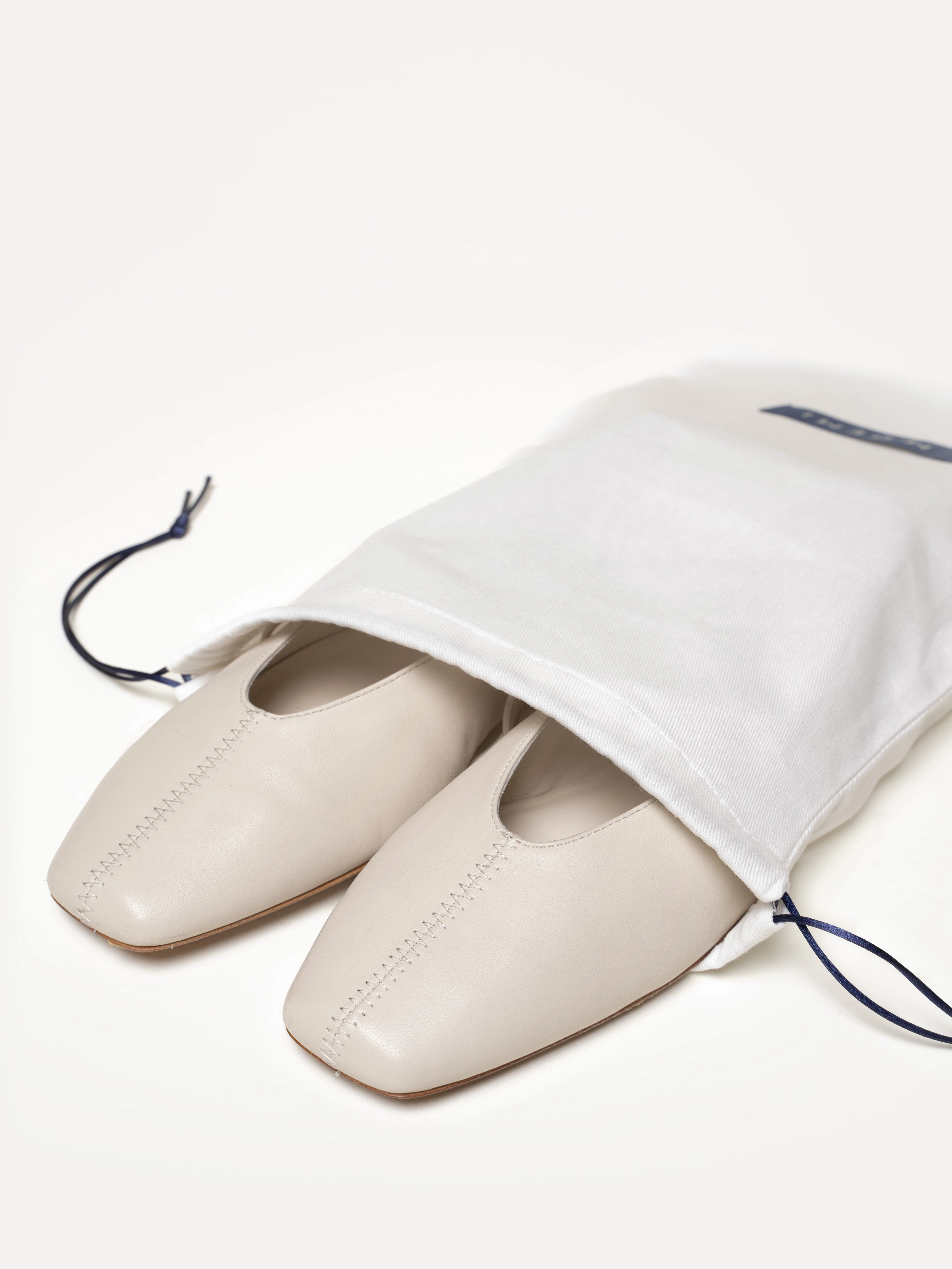 Hoka Shoes The Una (Sample Sale)