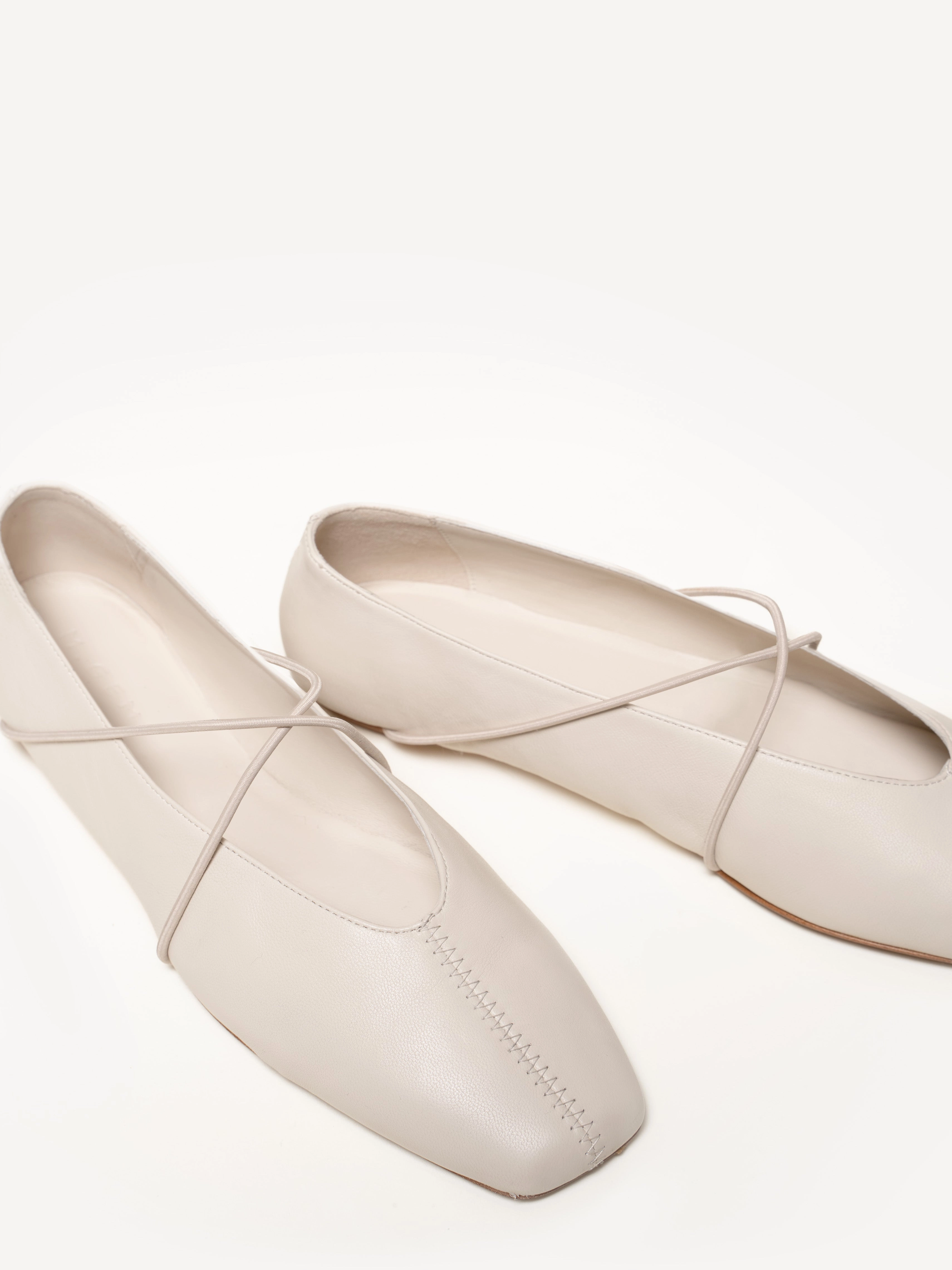 The Una (Sample Sale) Best Supportive Running Shoes For Flat Feet