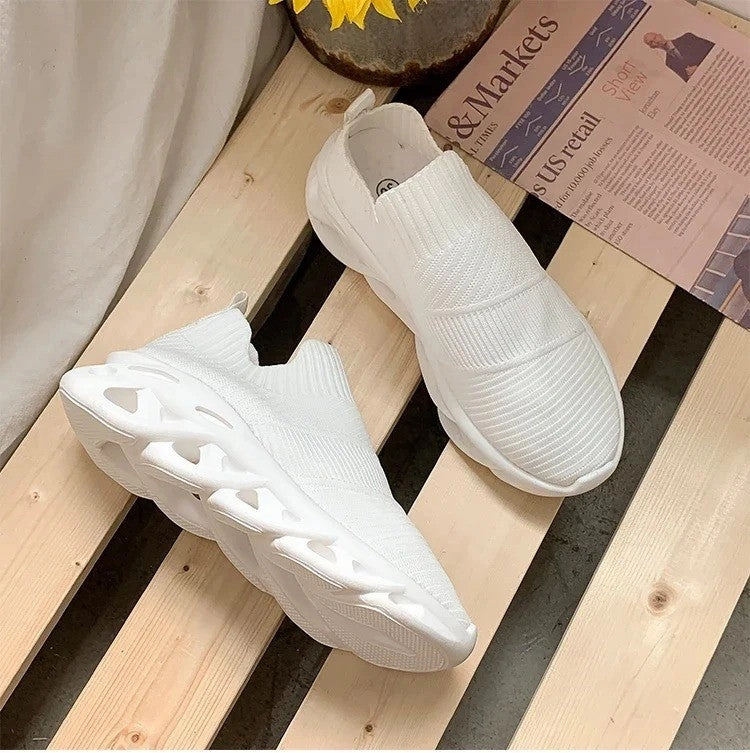 Fashionable Slip-On Running Shoes for Women Bondi 8 Running Shoe